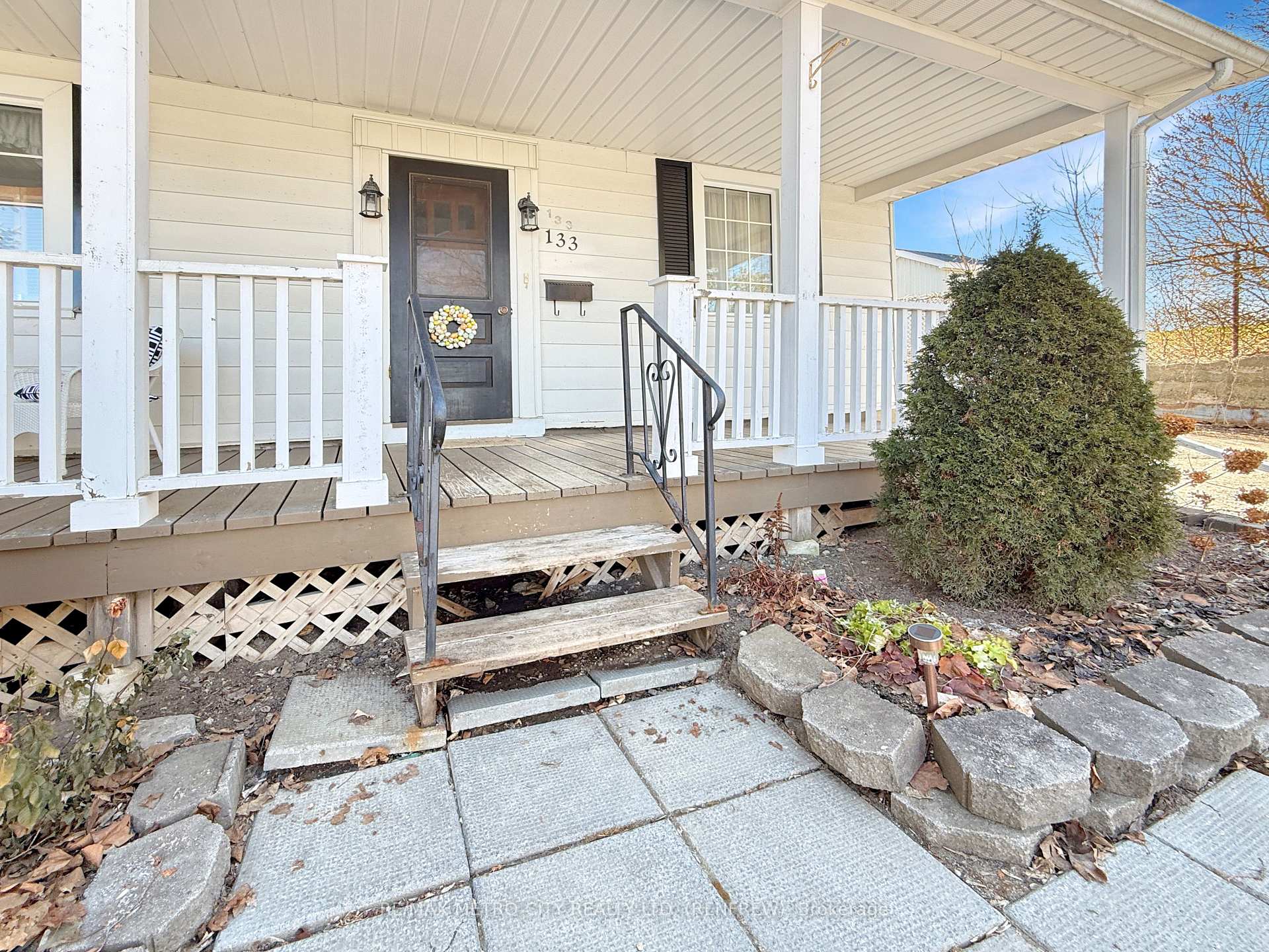 Photo 3 of 133 Hall Avenue, Renfrew — HOMEH