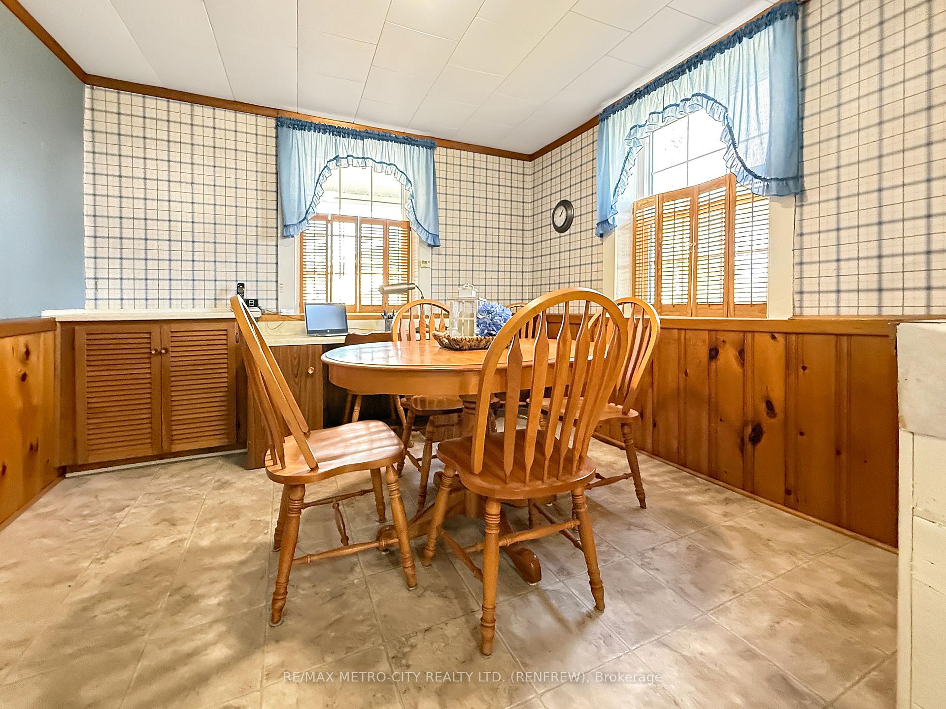 Photo 9 of 133 Hall Avenue, Renfrew — HOMEH