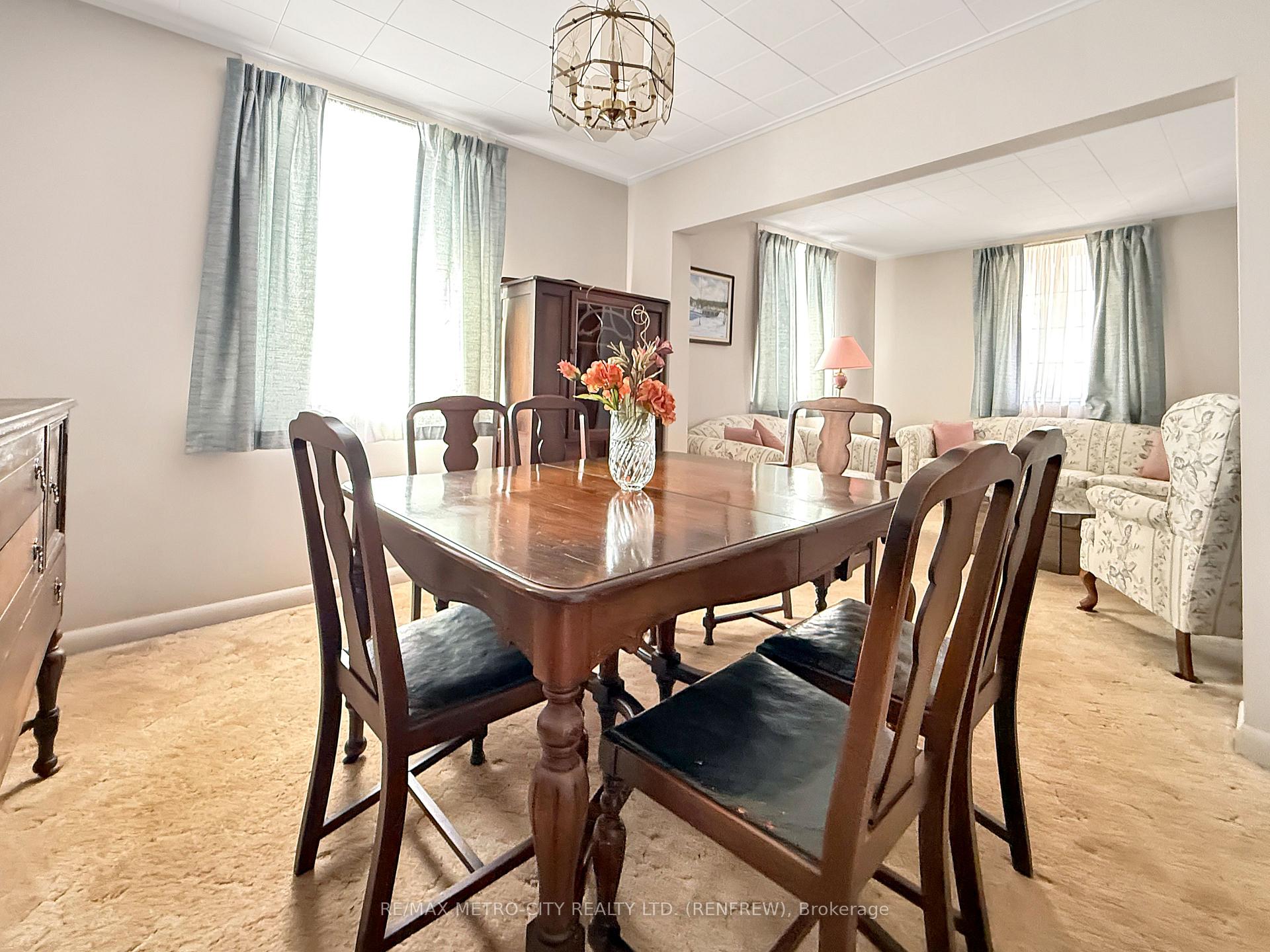 Photo 12 of 133 Hall Avenue, Renfrew — HOMEH