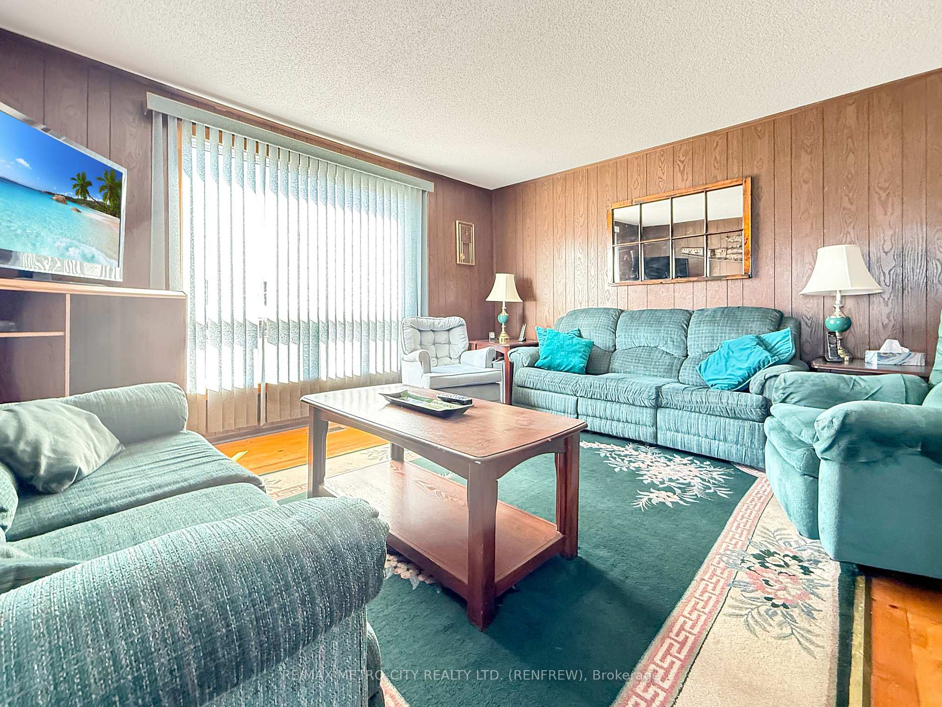 Photo 13 of 133 Hall Avenue, Renfrew — HOMEH