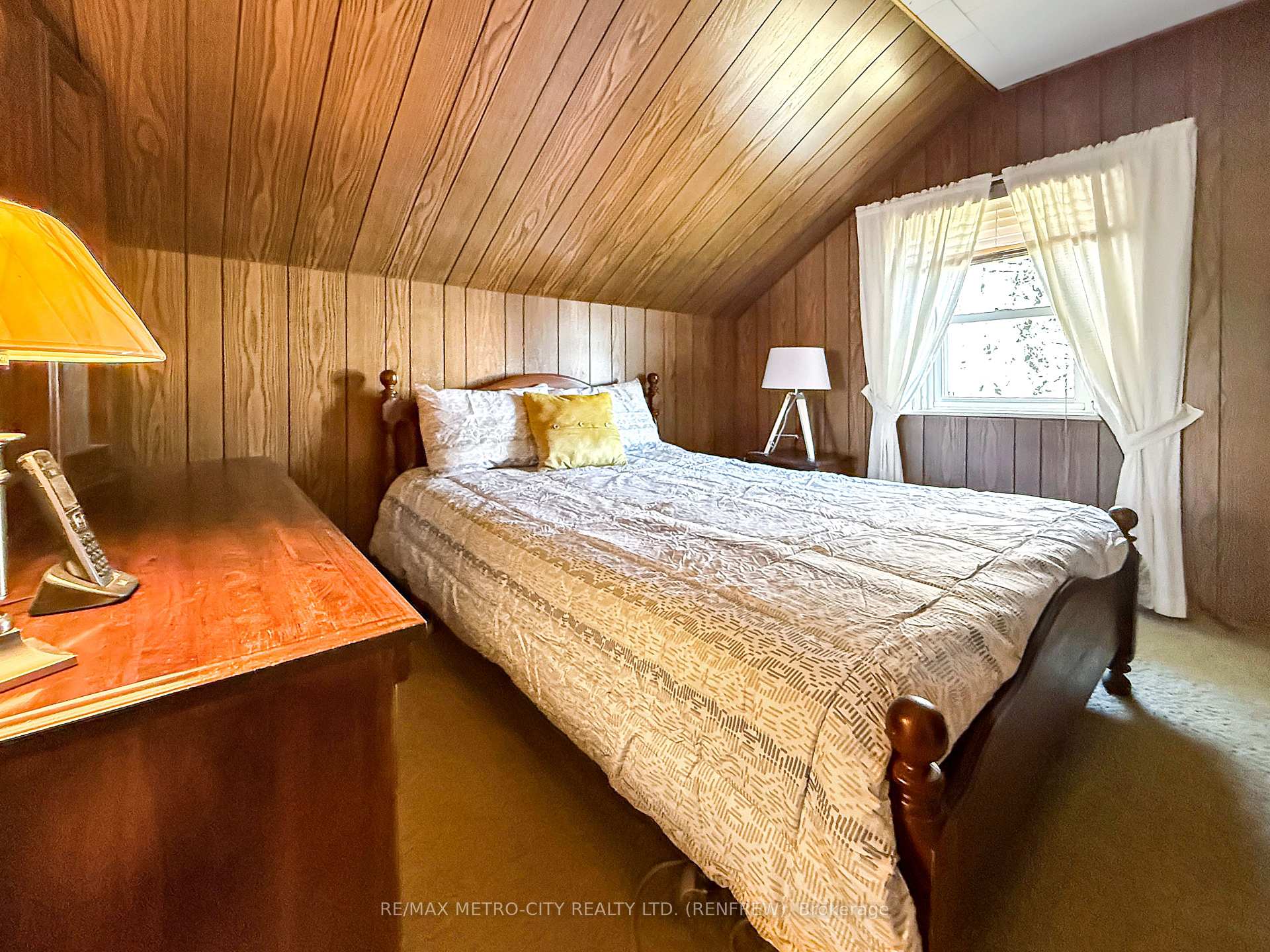 Photo 15 of 133 Hall Avenue, Renfrew — HOMEH