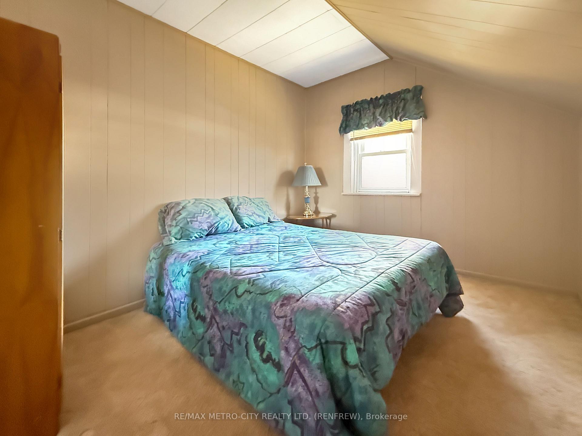 Photo 18 of 133 Hall Avenue, Renfrew — HOMEH