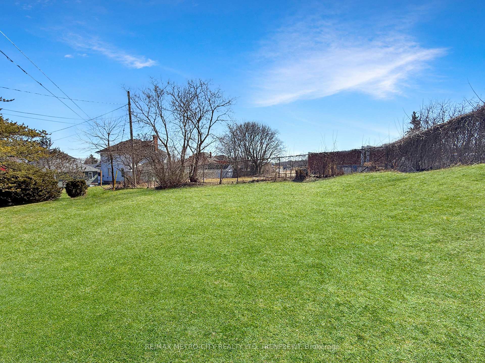 Photo 23 of 133 Hall Avenue, Renfrew — HOMEH