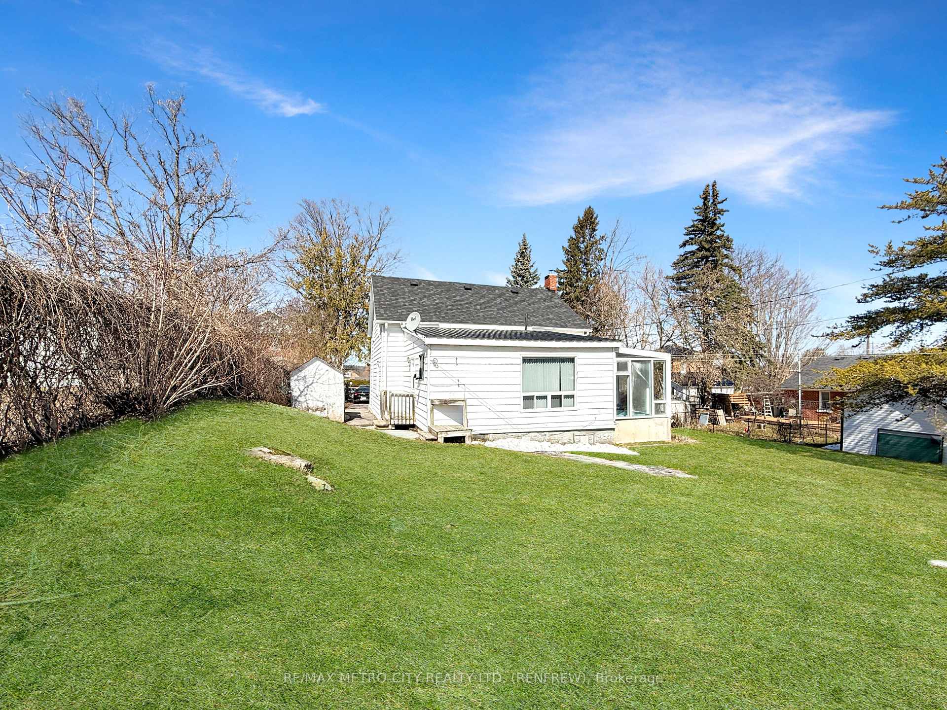 Photo 24 of 133 Hall Avenue, Renfrew — HOMEH