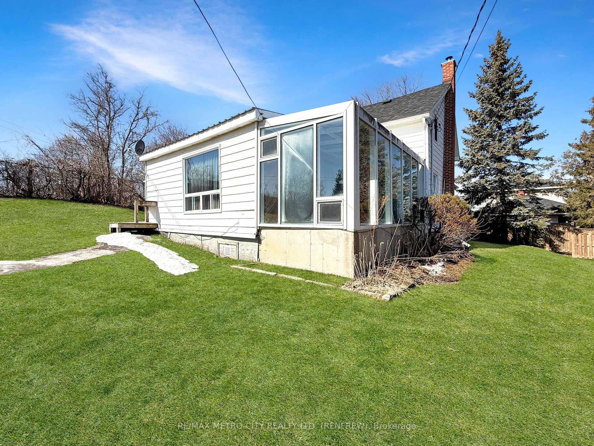 Photo 25 of 133 Hall Avenue, Renfrew — HOMEH