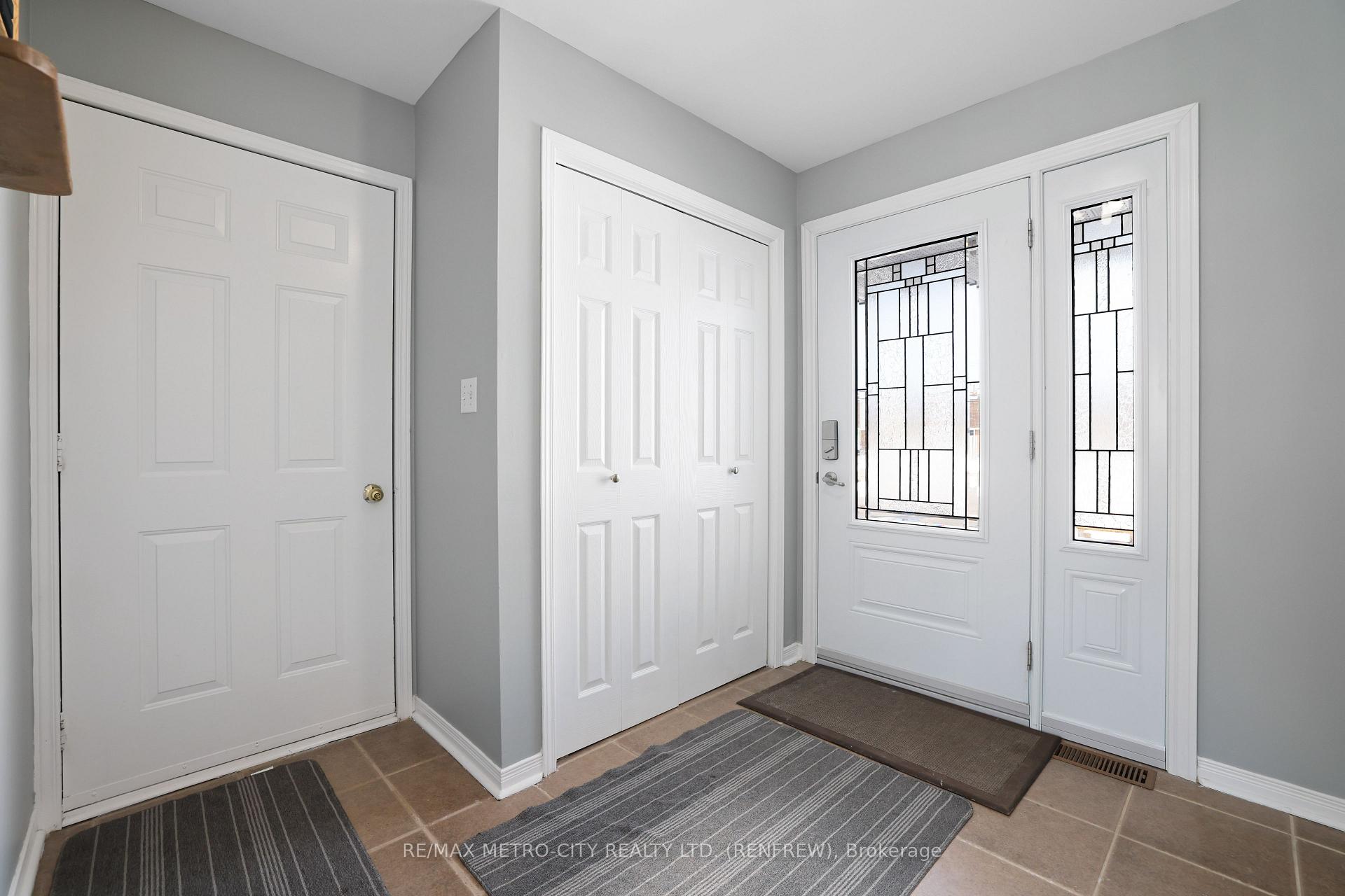 Photo 5 of 206 Vanier Crescent, Renfrew — HOMEH