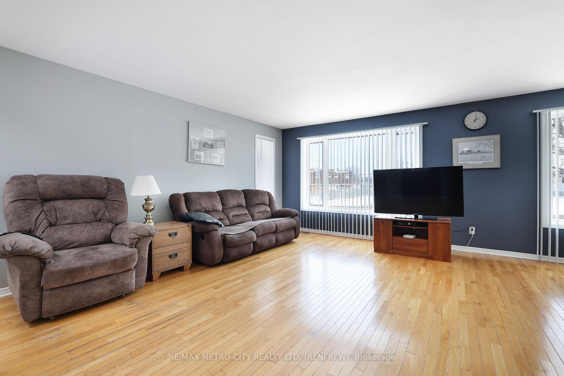 Photo 13 of 206 Vanier Crescent, Renfrew — HOMEH