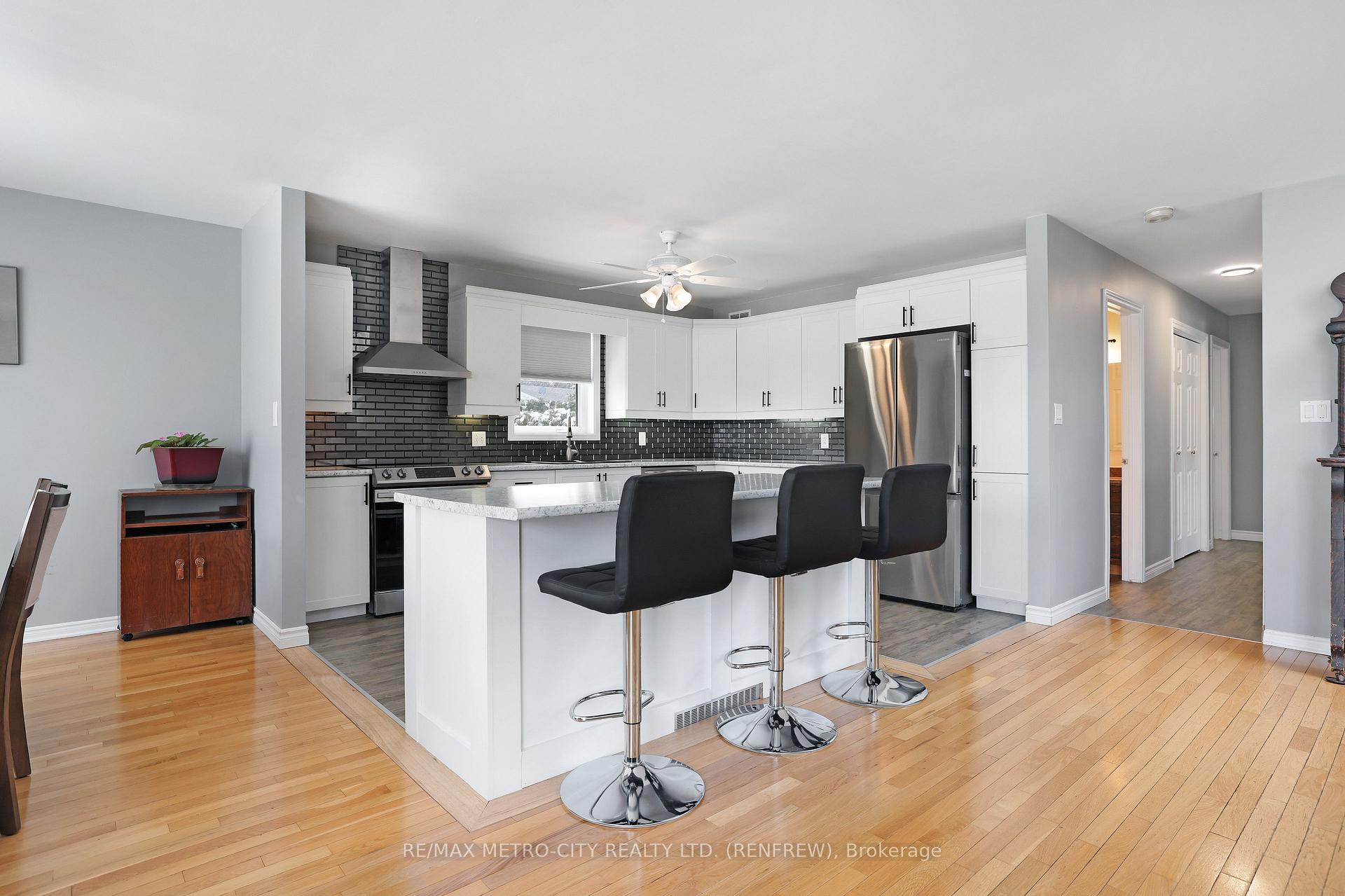 Photo 14 of 206 Vanier Crescent, Renfrew — HOMEH