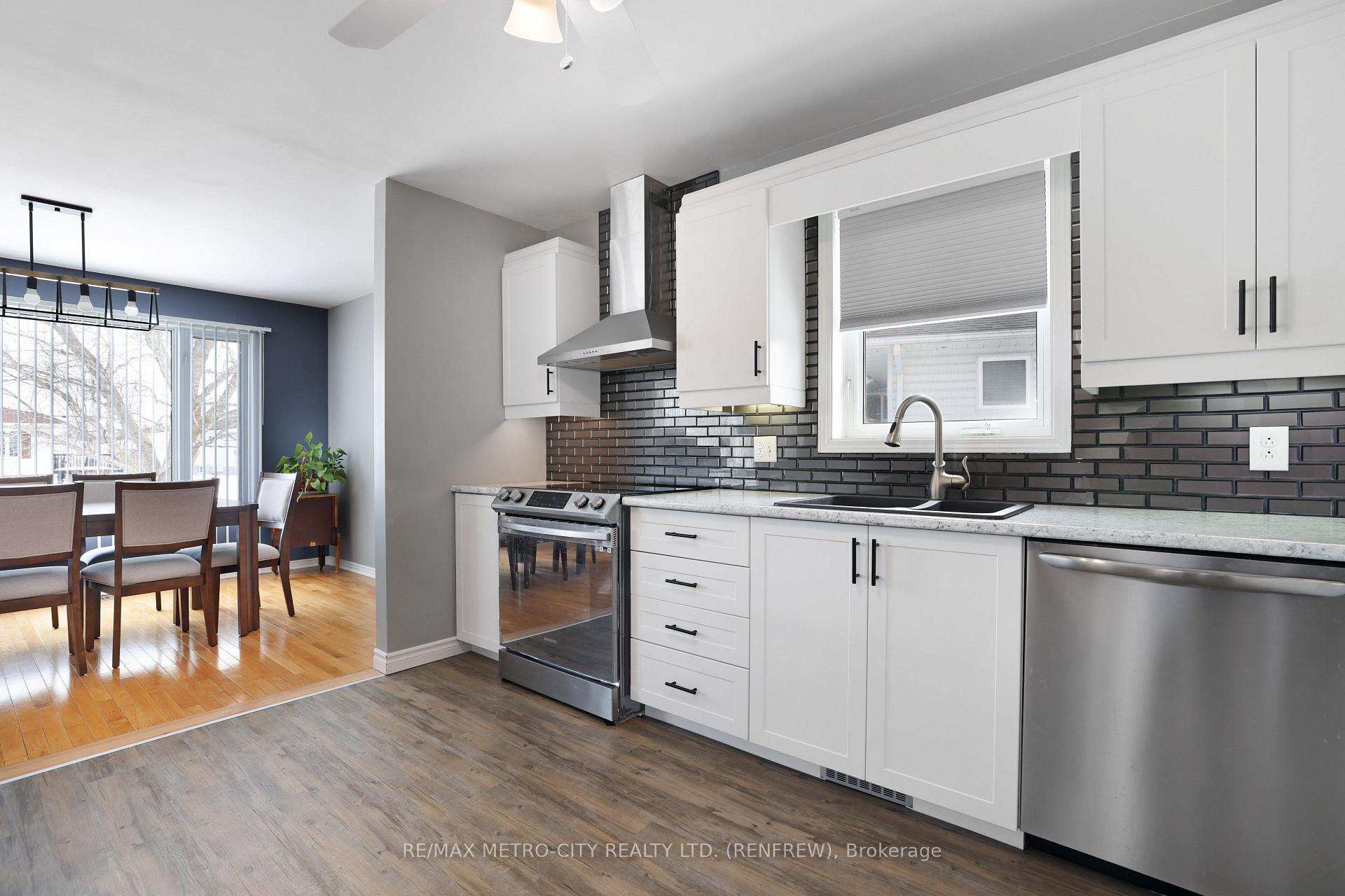 Photo 16 of 206 Vanier Crescent, Renfrew — HOMEH