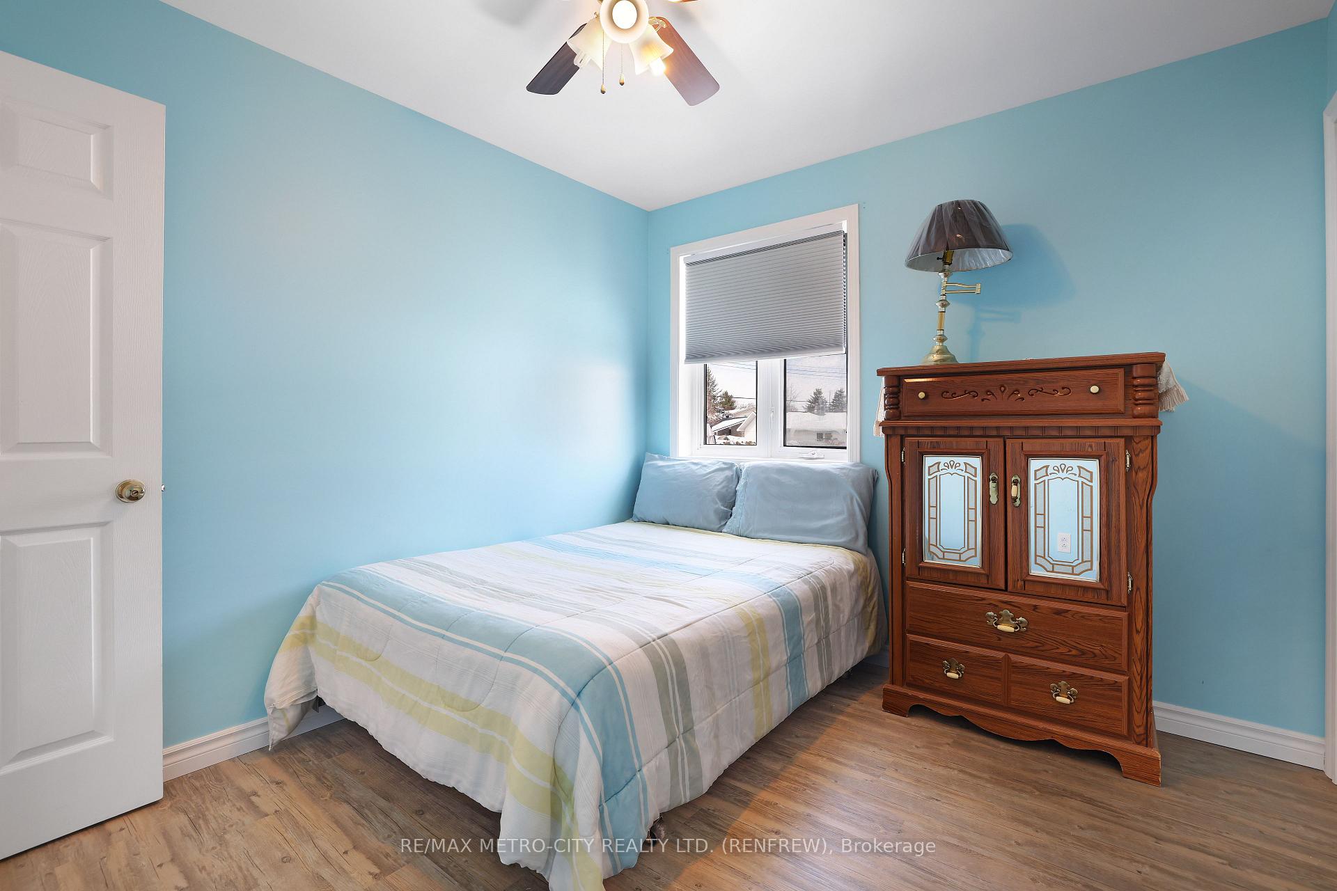Photo 19 of 206 Vanier Crescent, Renfrew — HOMEH