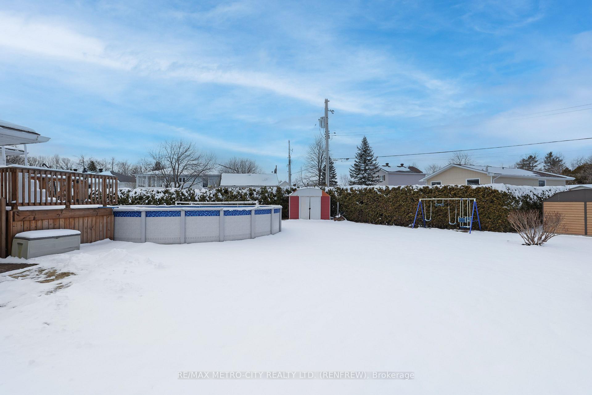 Photo 34 of 206 Vanier Crescent, Renfrew — HOMEH