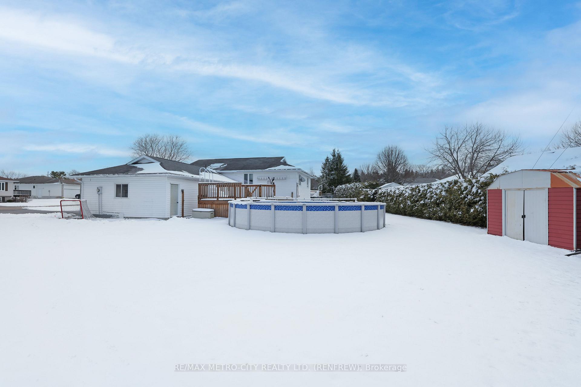 Photo 35 of 206 Vanier Crescent, Renfrew — HOMEH