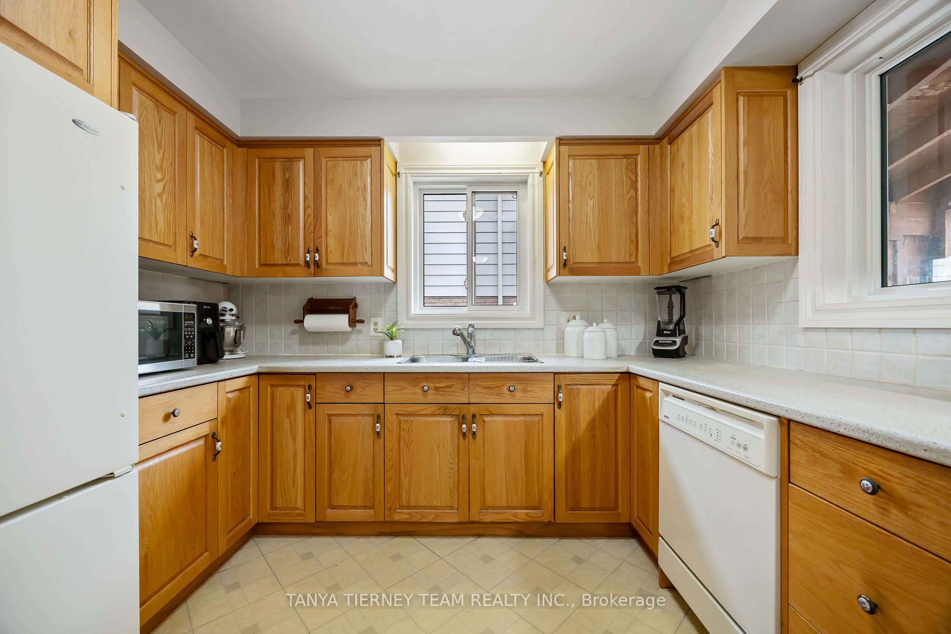 Photo 11 of 54 Chester Crescent, Scugog, Port Perry — HOMEH