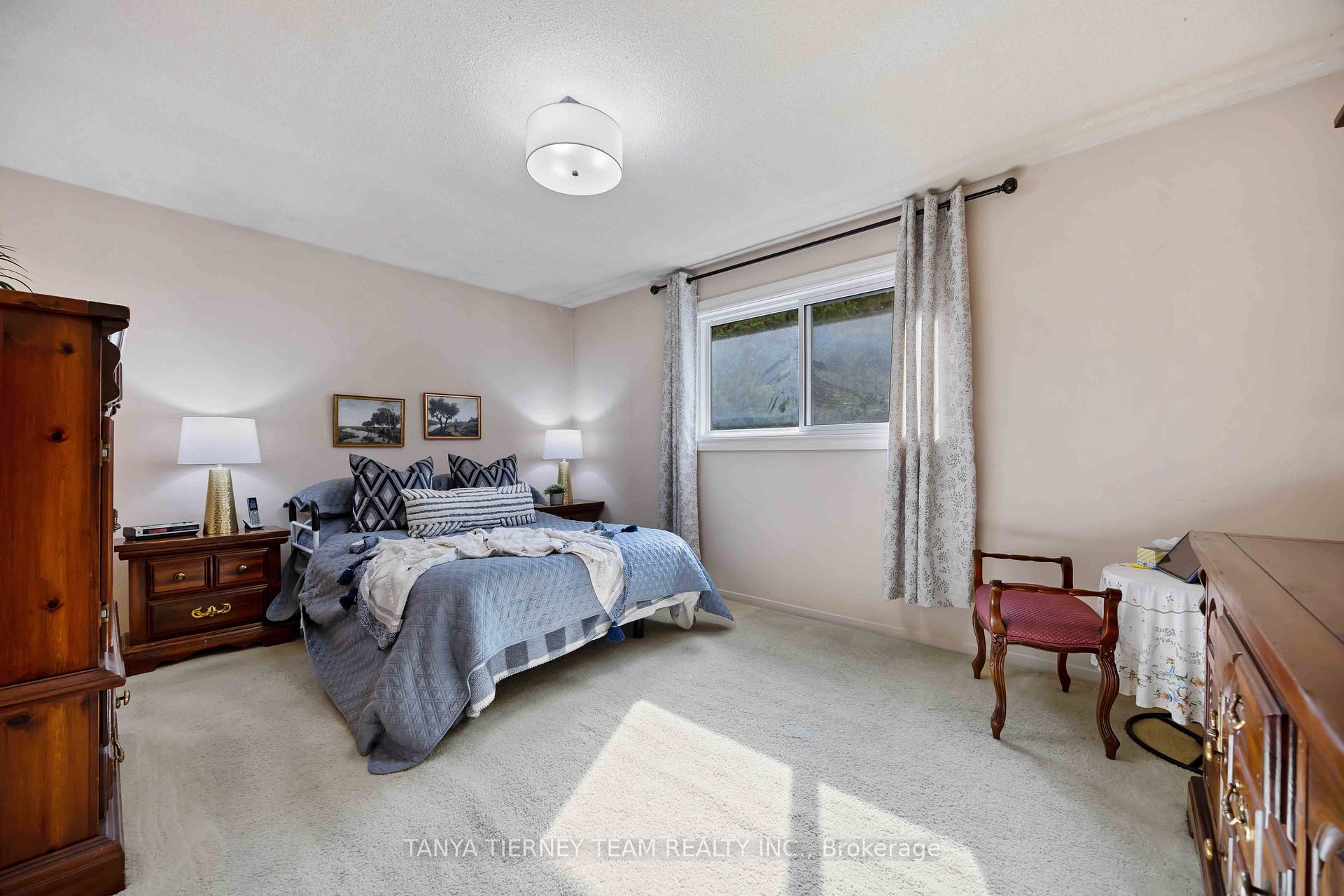 Photo 16 of 54 Chester Crescent, Scugog, Port Perry — HOMEH