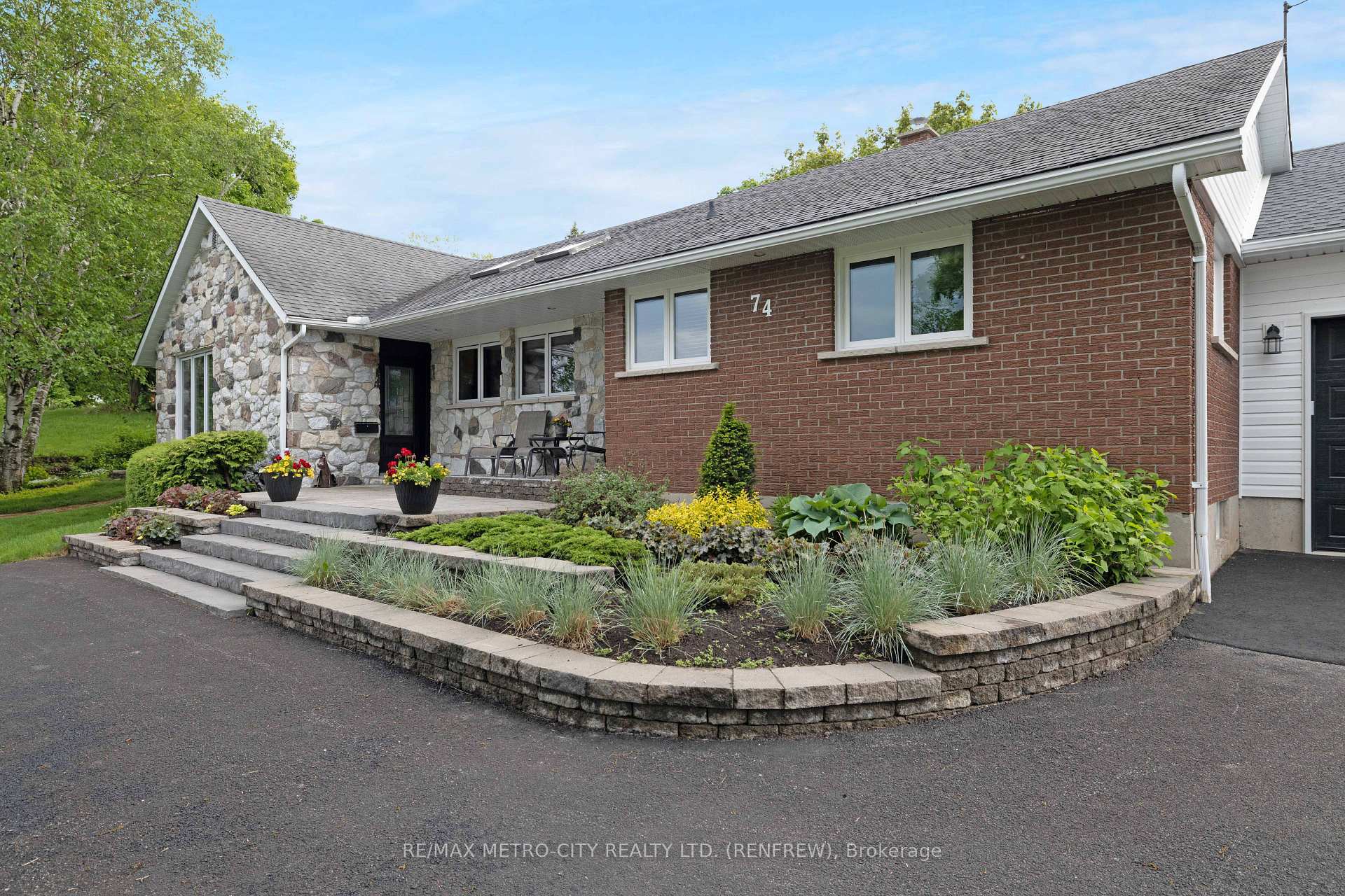 Photo 5 of 74 Erindale Avenue, Renfrew — HOMEH
