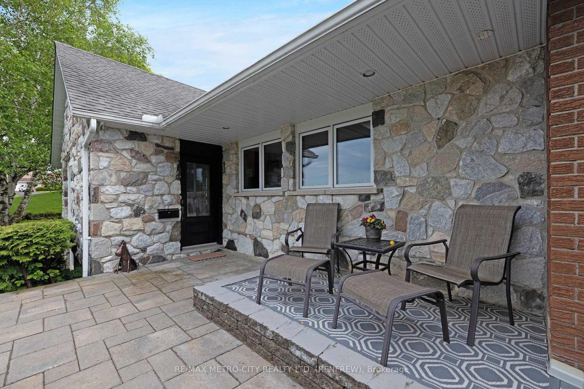 Photo 6 of 74 Erindale Avenue, Renfrew — HOMEH