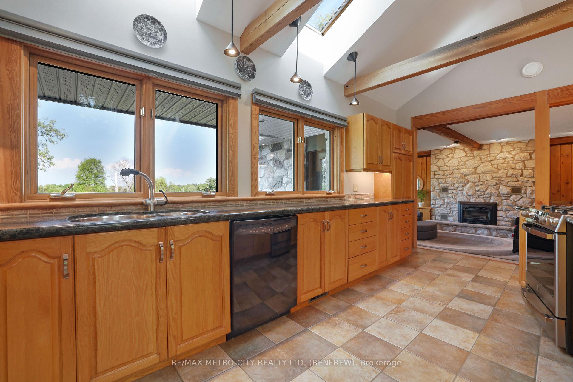 Photo 14 of 74 Erindale Avenue, Renfrew — HOMEH
