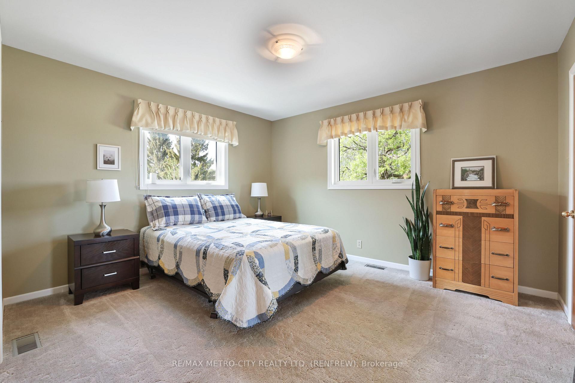 Photo 26 of 74 Erindale Avenue, Renfrew — HOMEH