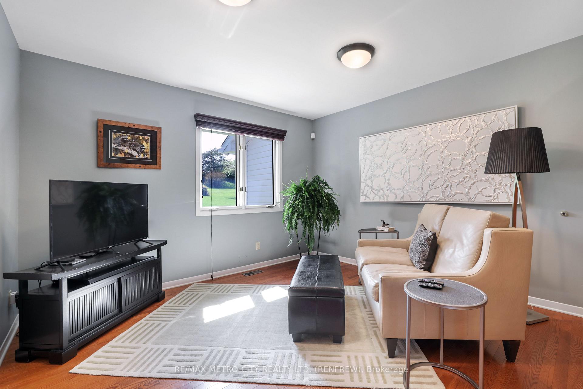 Photo 29 of 74 Erindale Avenue, Renfrew — HOMEH