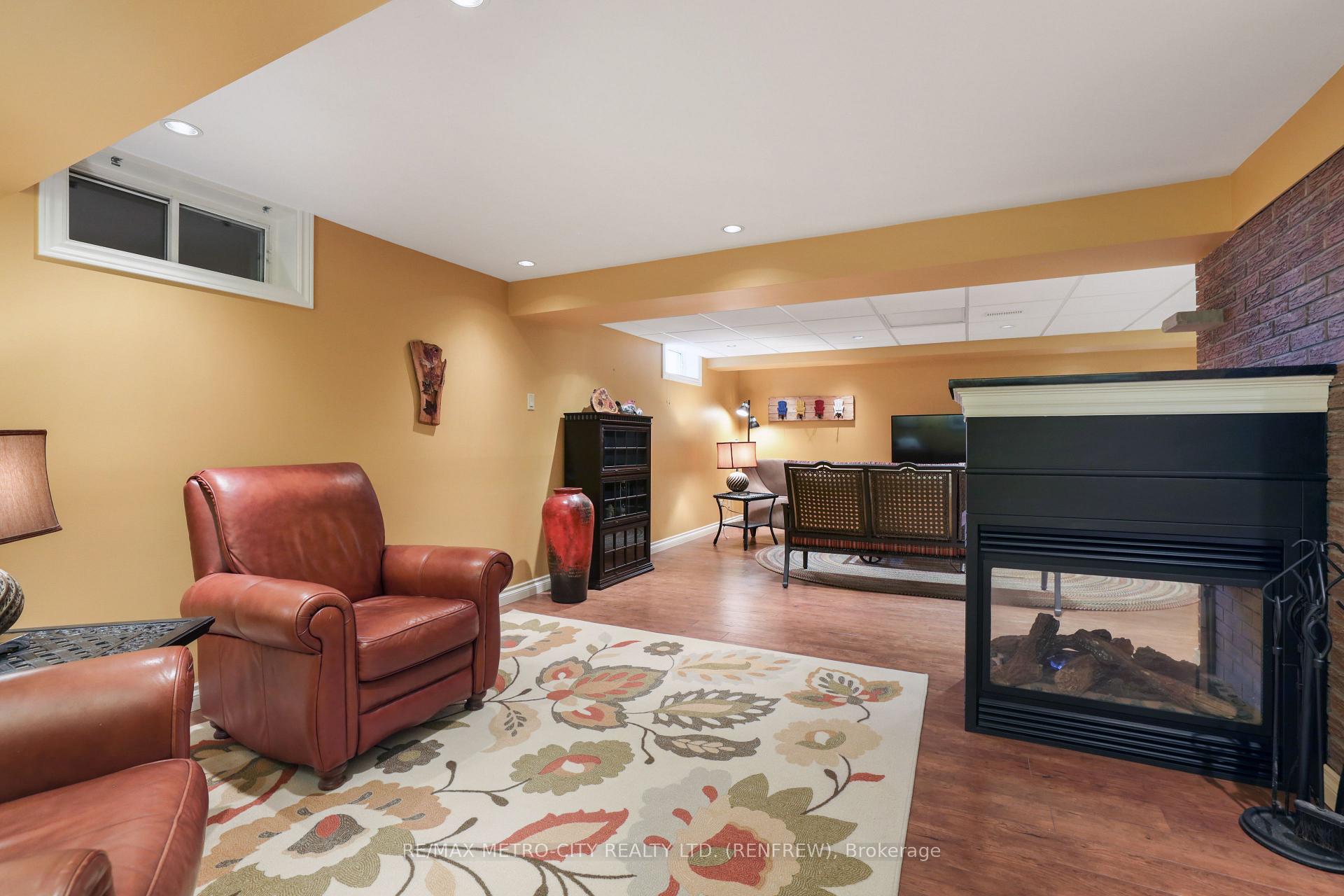 Photo 31 of 74 Erindale Avenue, Renfrew — HOMEH