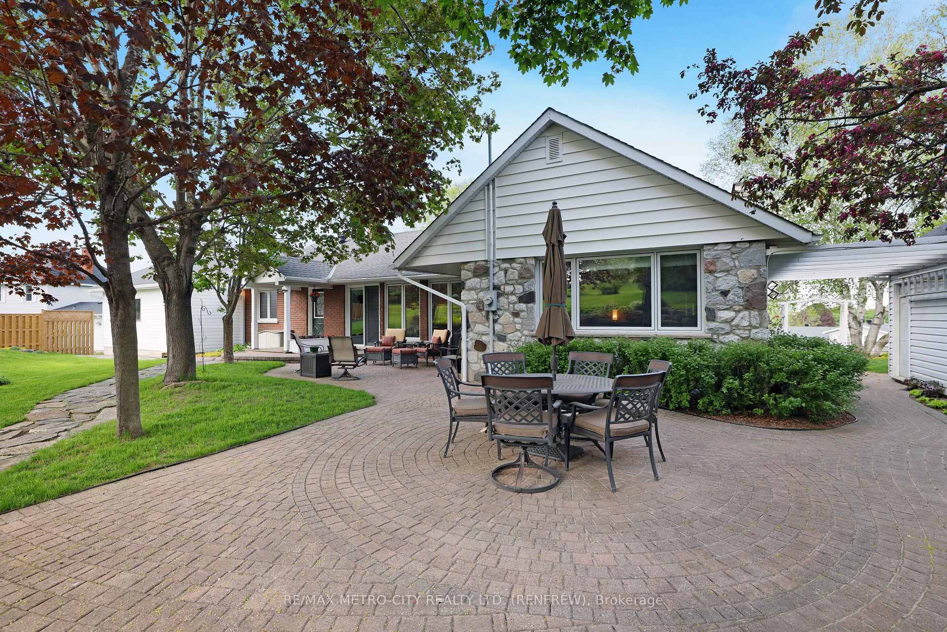 Photo 39 of 74 Erindale Avenue, Renfrew — HOMEH