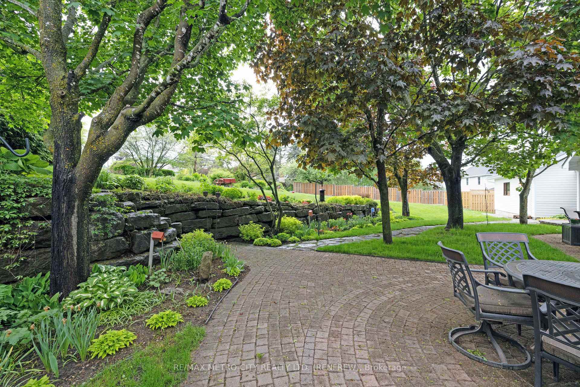 Photo 40 of 74 Erindale Avenue, Renfrew — HOMEH