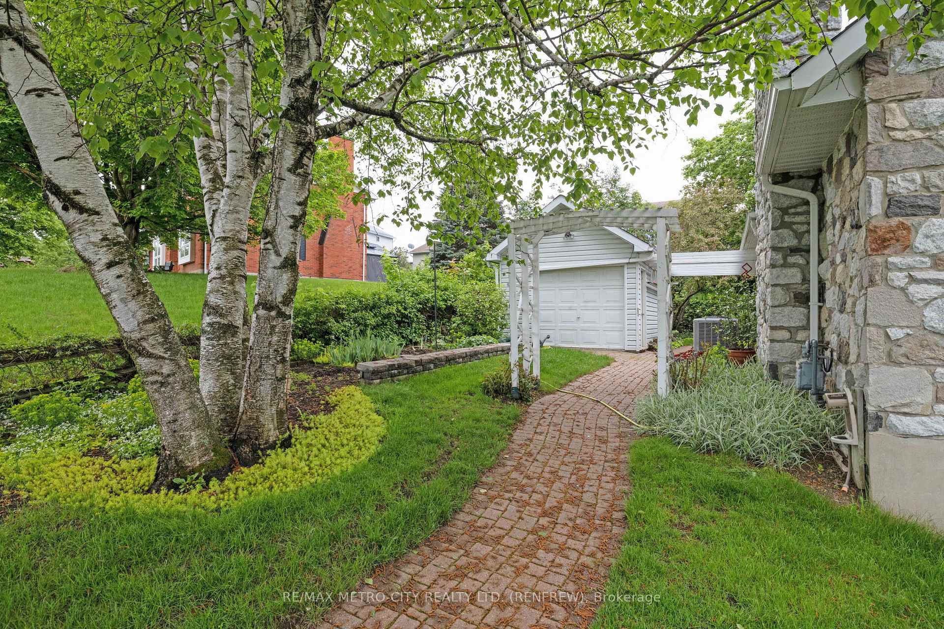 Photo 41 of 74 Erindale Avenue, Renfrew — HOMEH