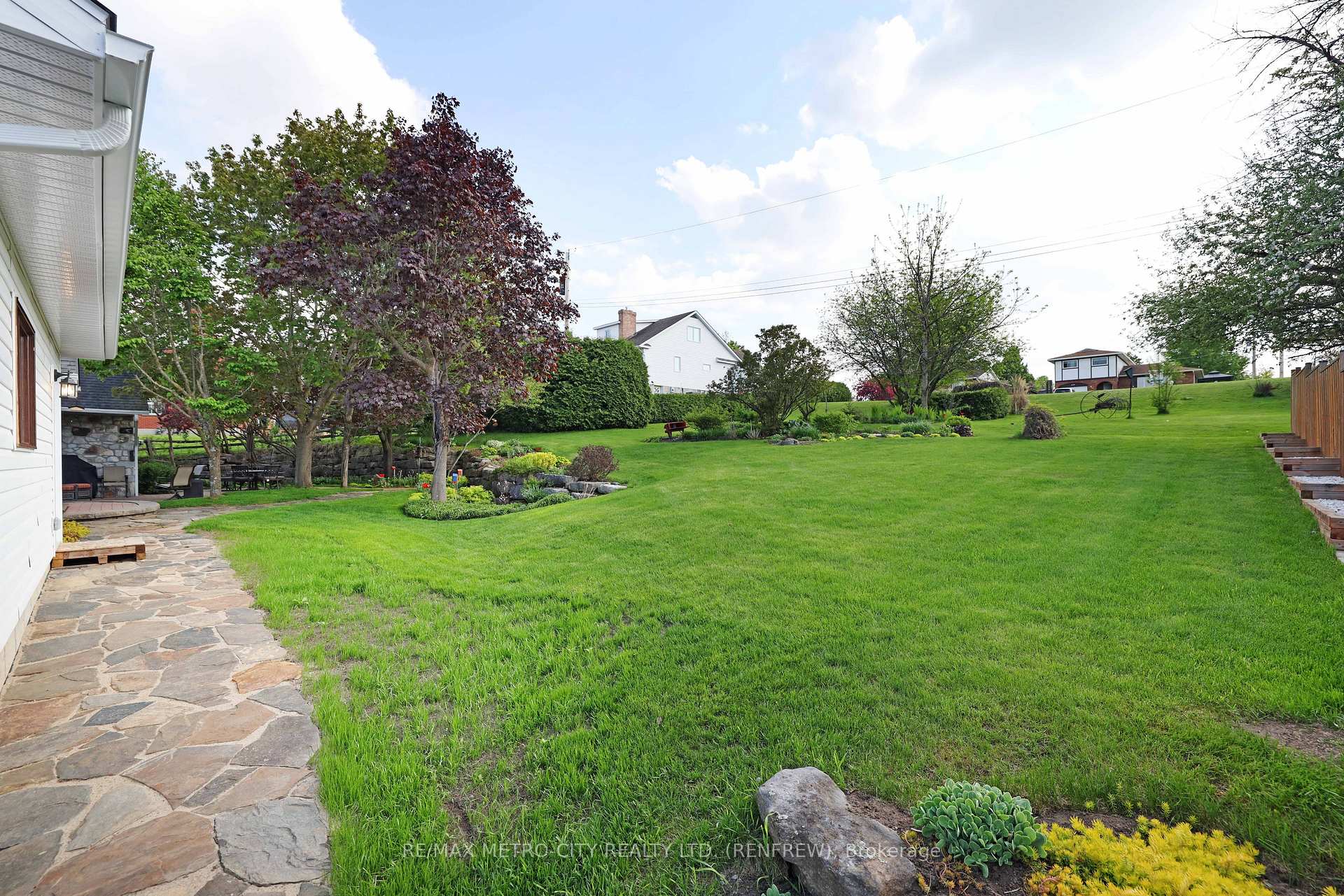 Photo 43 of 74 Erindale Avenue, Renfrew — HOMEH