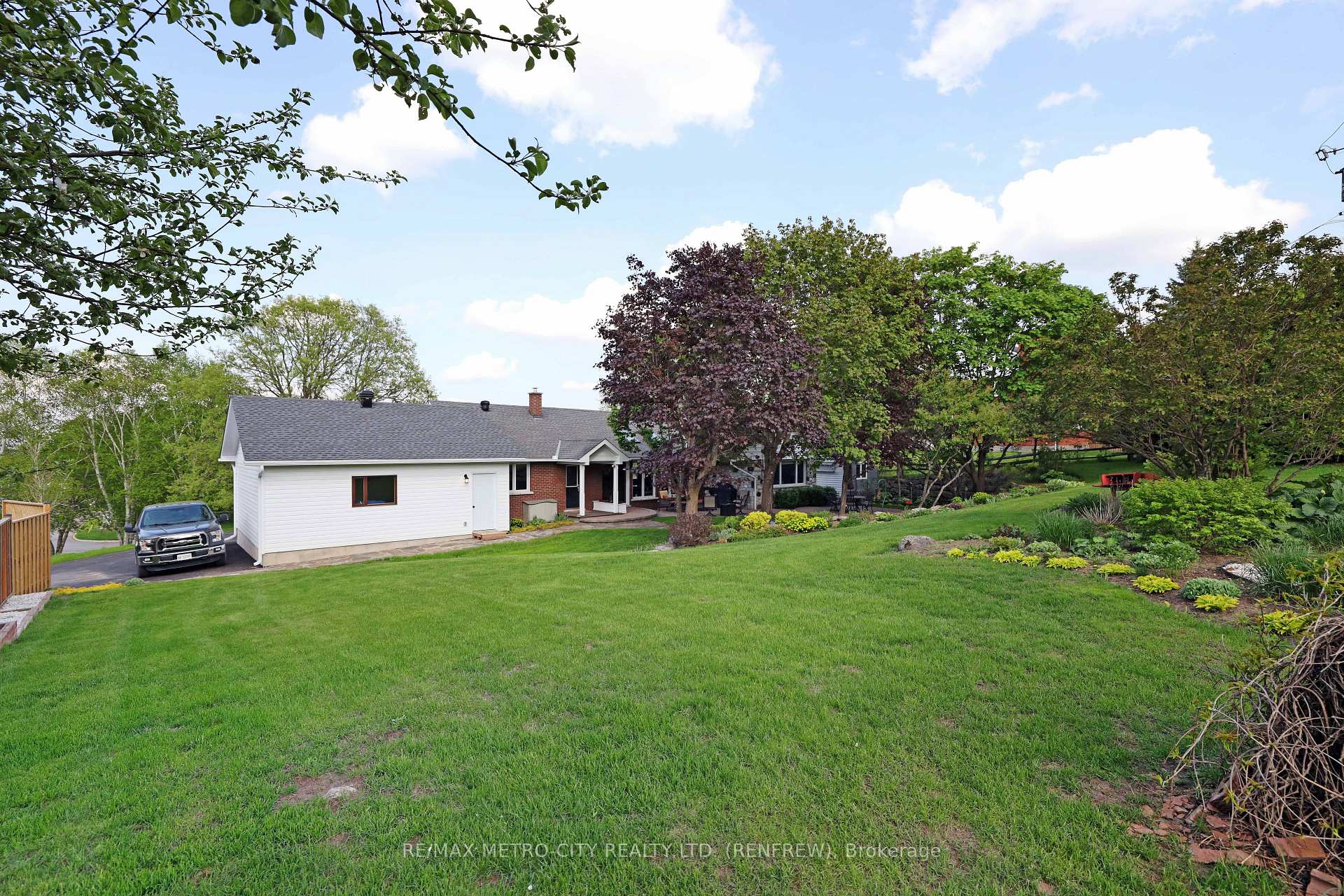 Photo 44 of 74 Erindale Avenue, Renfrew — HOMEH