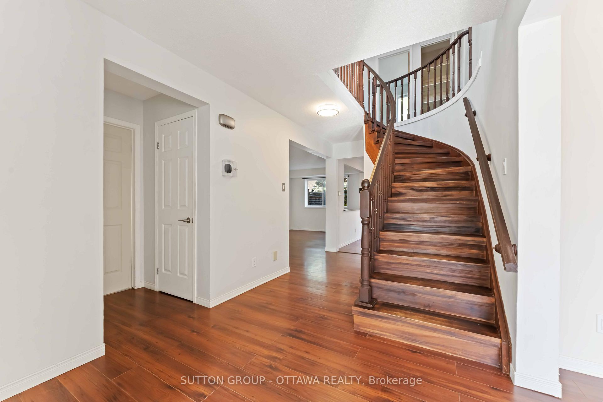 Photo 3 of 7 Castlethorpe Crescent, Ottawa, Centrepointe — HOMEH