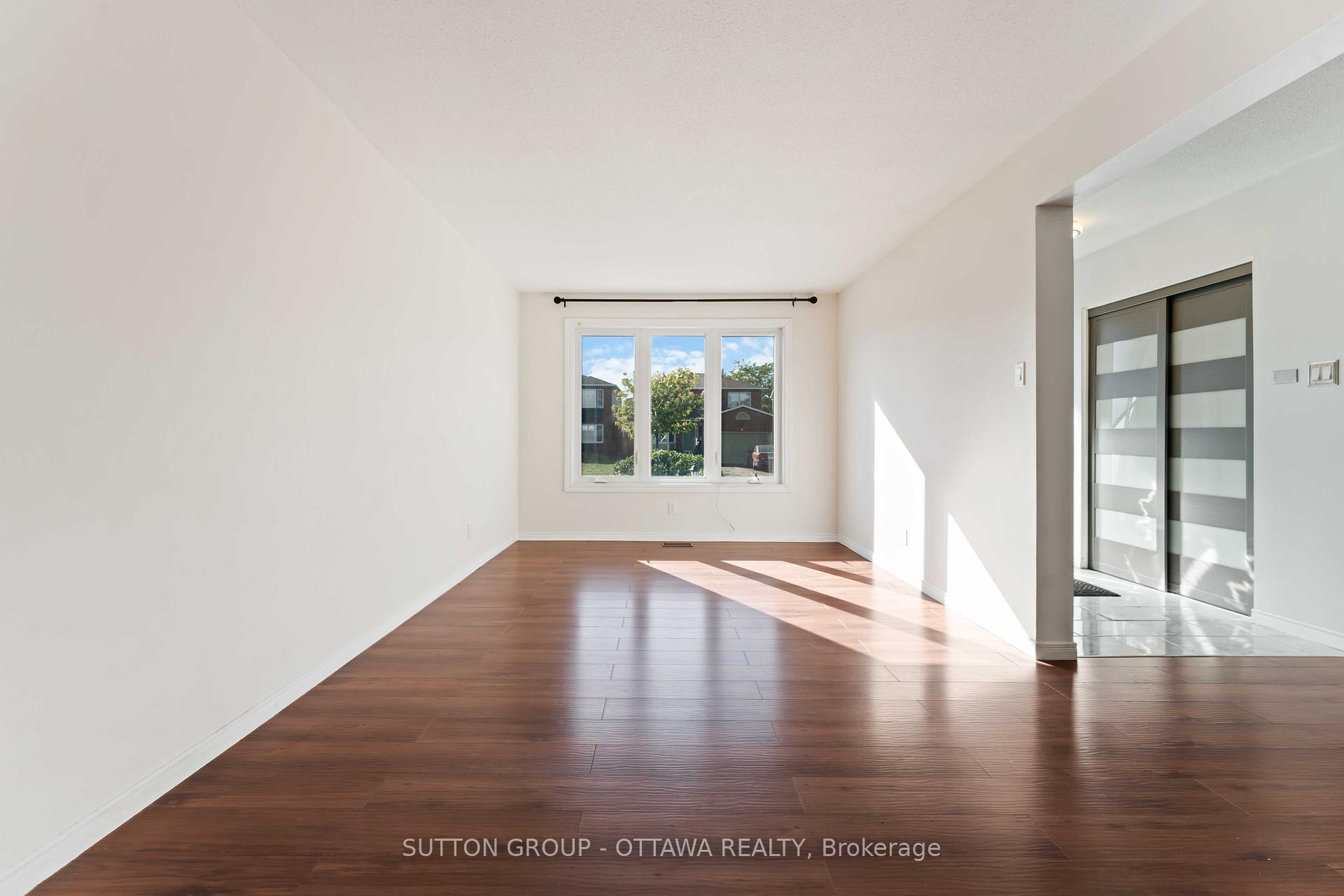 Photo 4 of 7 Castlethorpe Crescent, Ottawa, Centrepointe — HOMEH