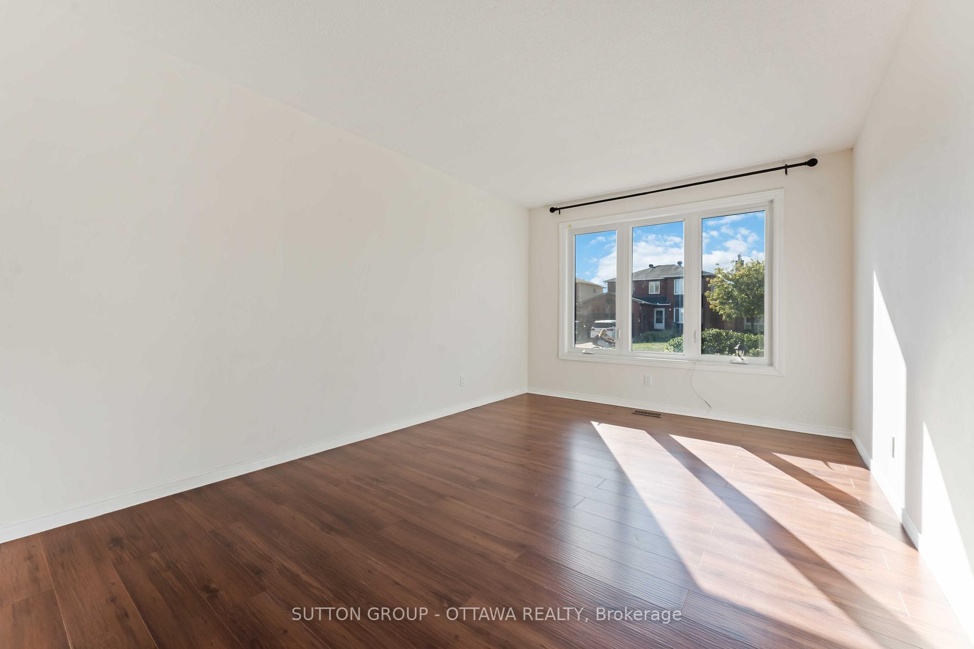 Photo 5 of 7 Castlethorpe Crescent, Ottawa, Centrepointe — HOMEH