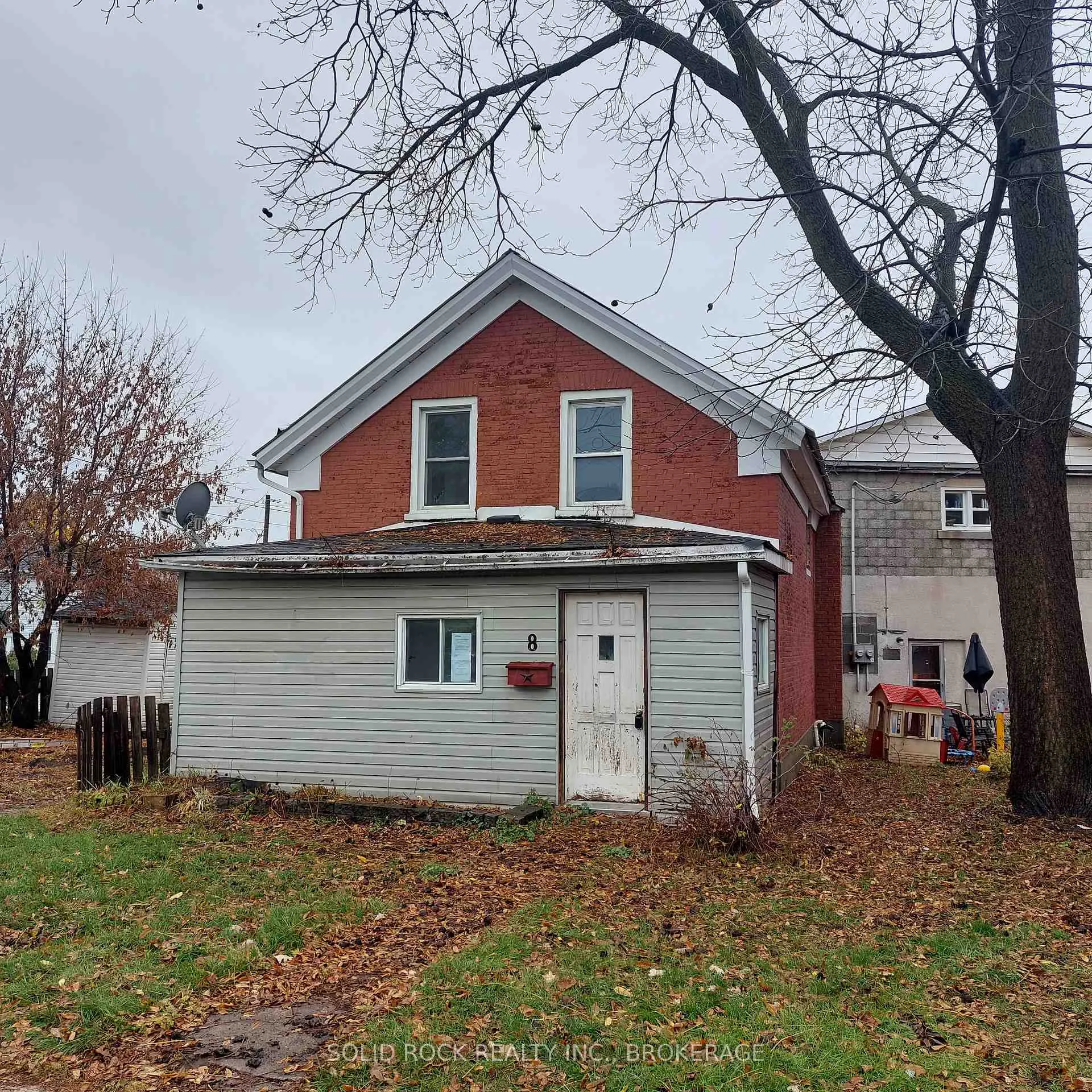 Photo 2 of 8 Montague Street, Smiths Falls — HOMEH