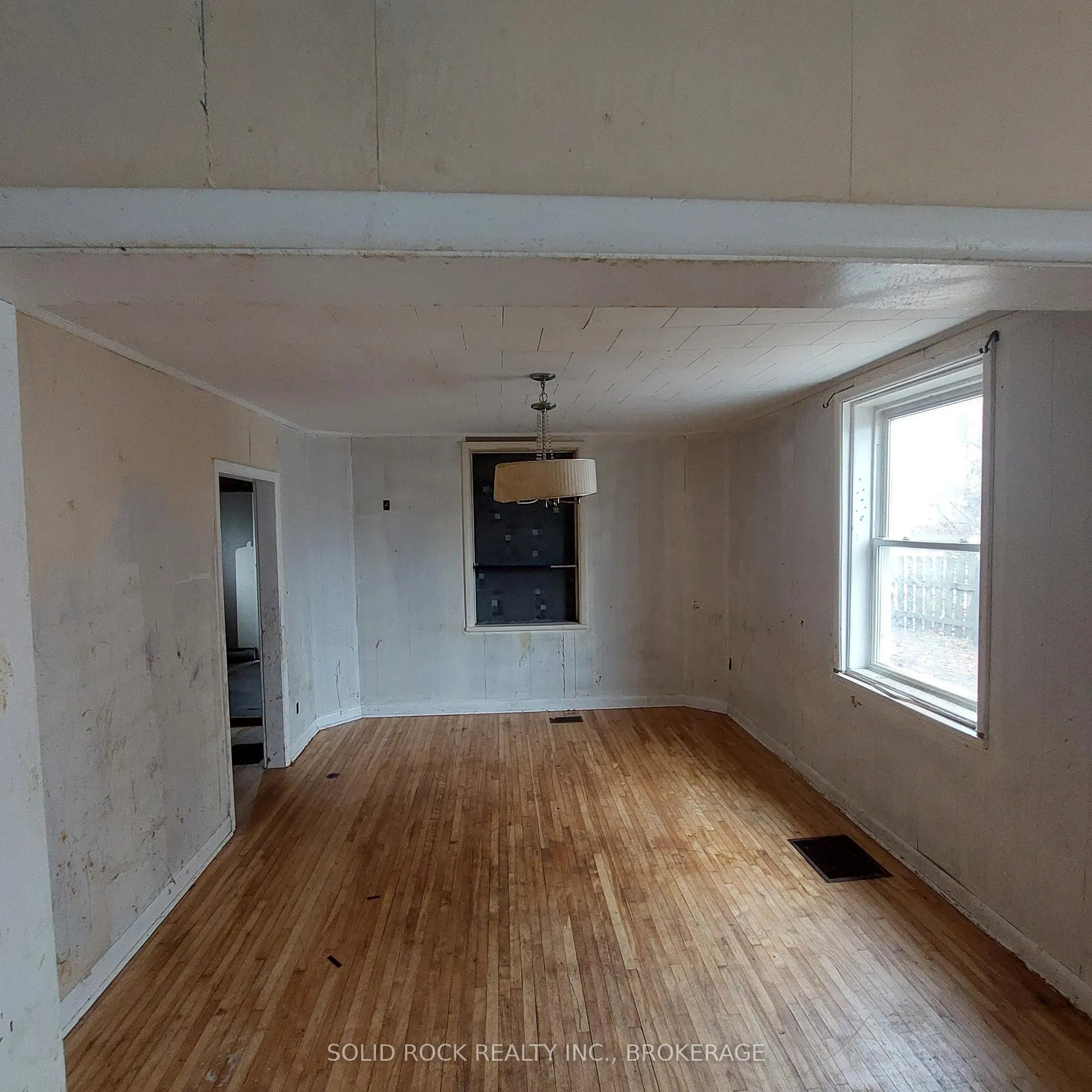 Photo 10 of 8 Montague Street, Smiths Falls — HOMEH