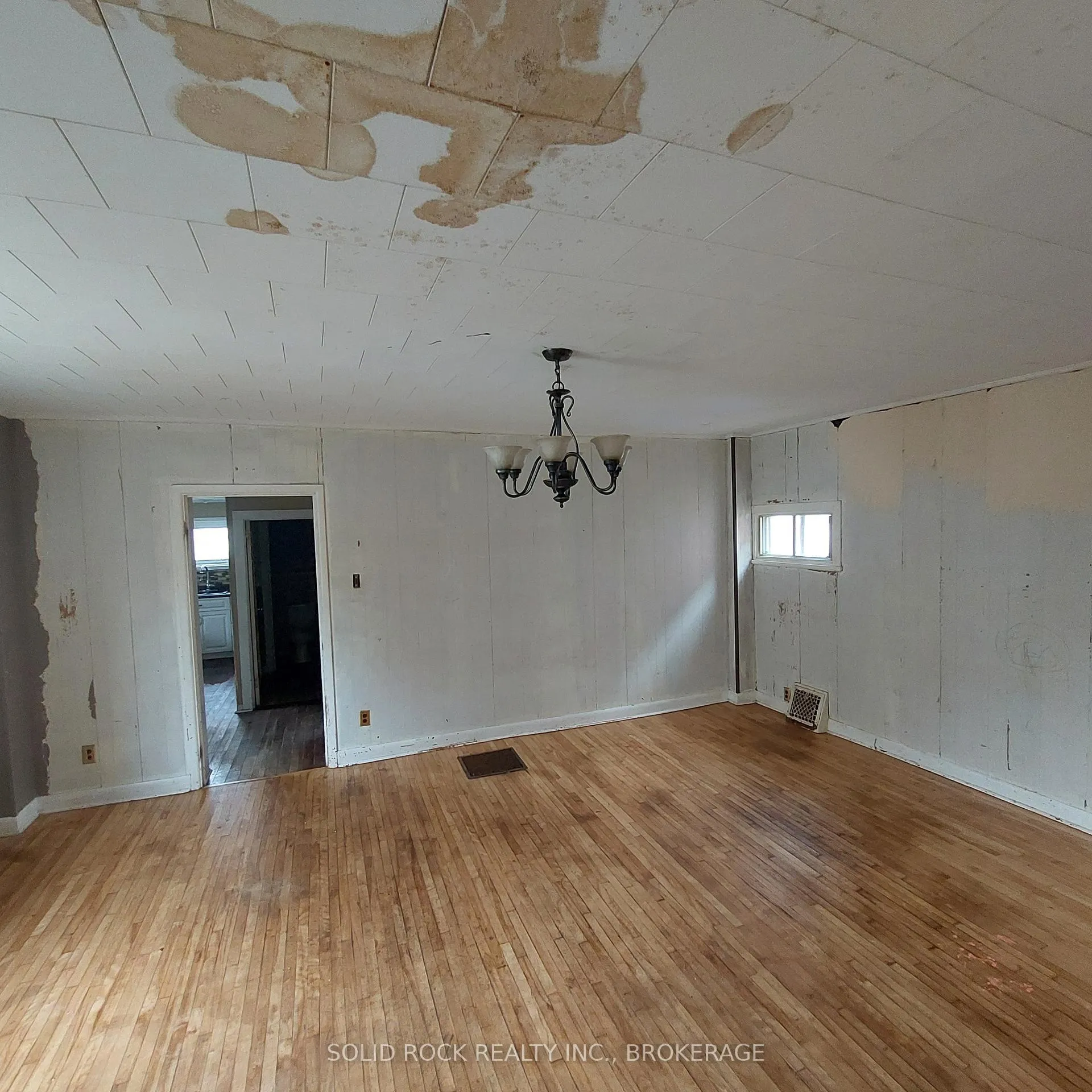 Photo 11 of 8 Montague Street, Smiths Falls — HOMEH