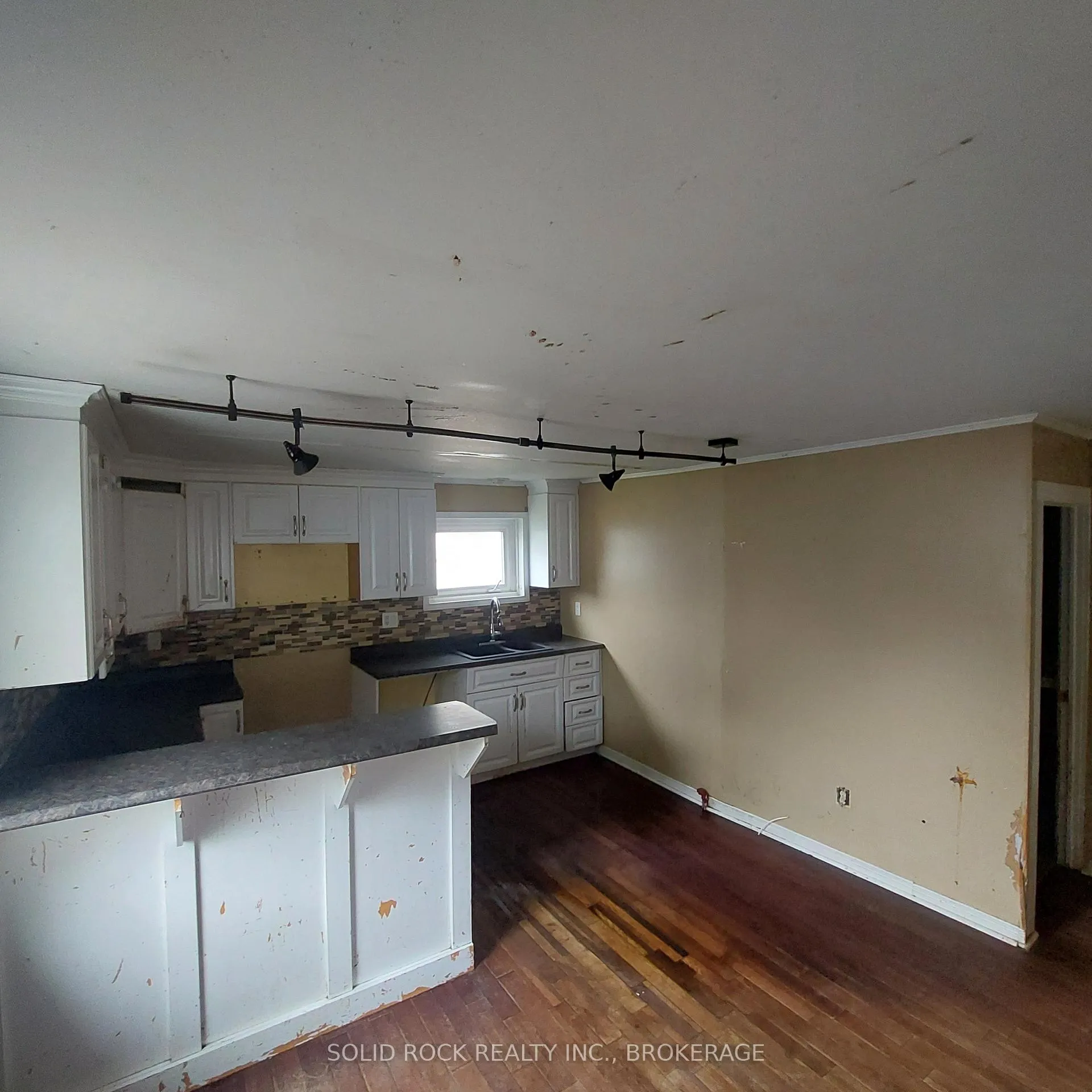 Photo 13 of 8 Montague Street, Smiths Falls — HOMEH