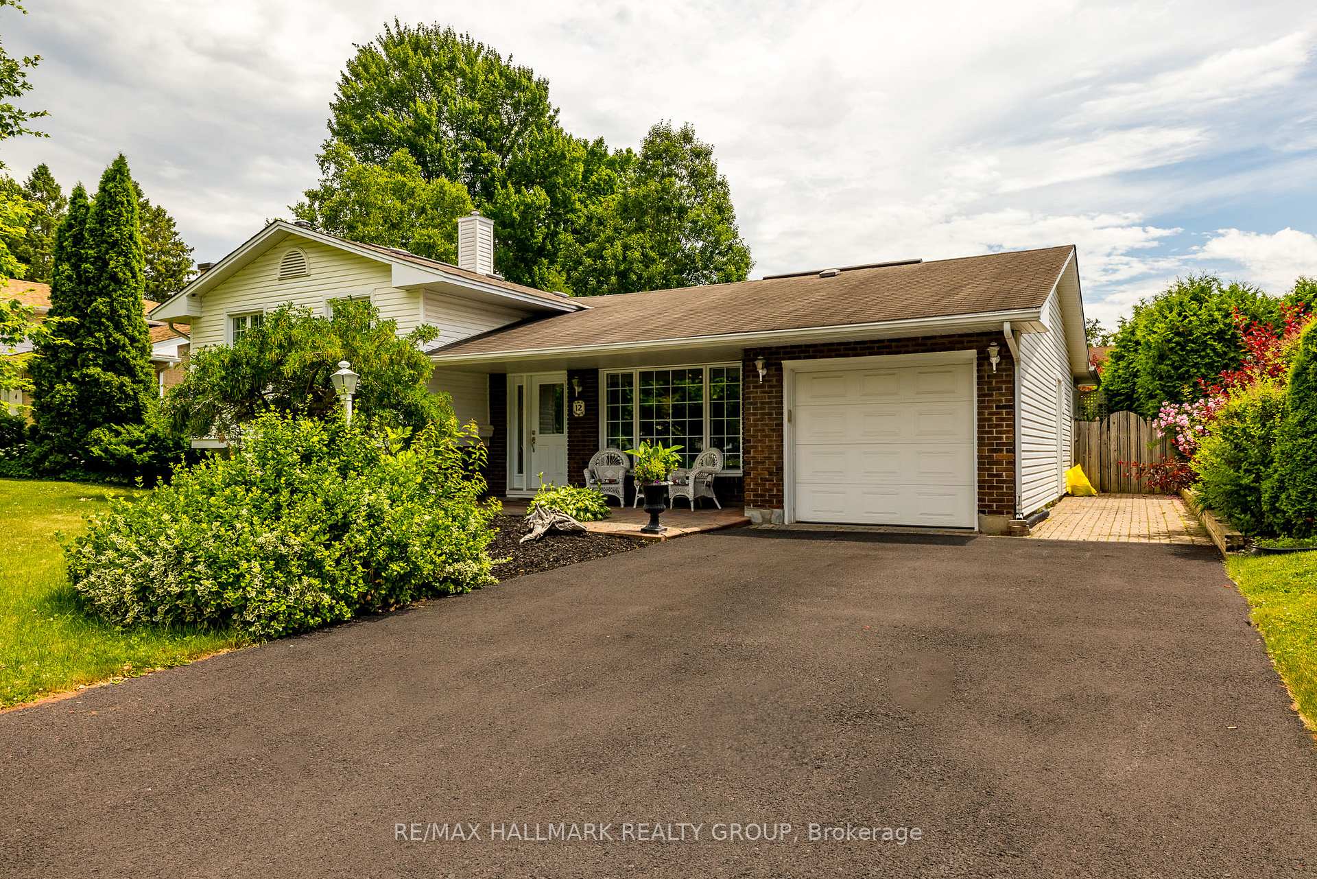 Photo 3 of 12 Ancona Crescent, Ottawa, Briargreen — HOMEH