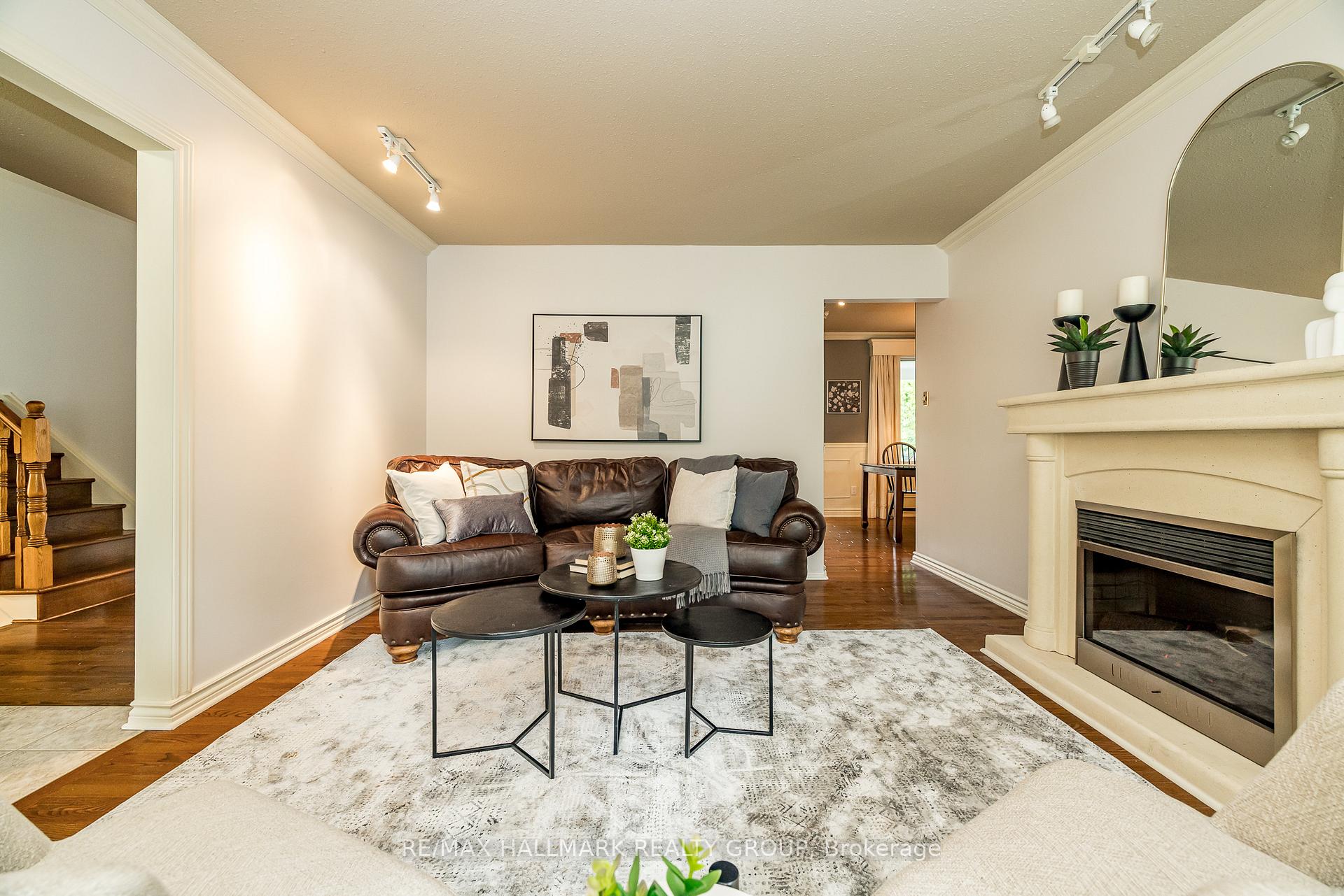 Photo 13 of 12 Ancona Crescent, Ottawa, Briargreen — HOMEH