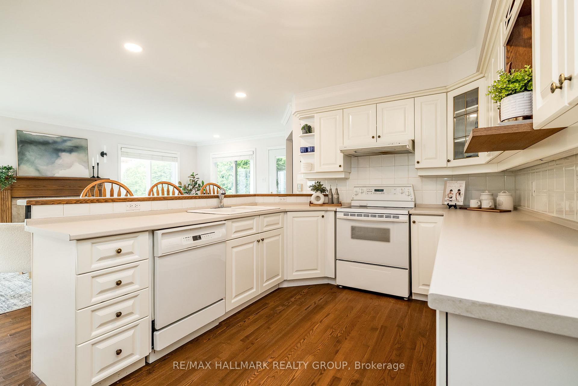 Photo 20 of 12 Ancona Crescent, Ottawa, Briargreen — HOMEH
