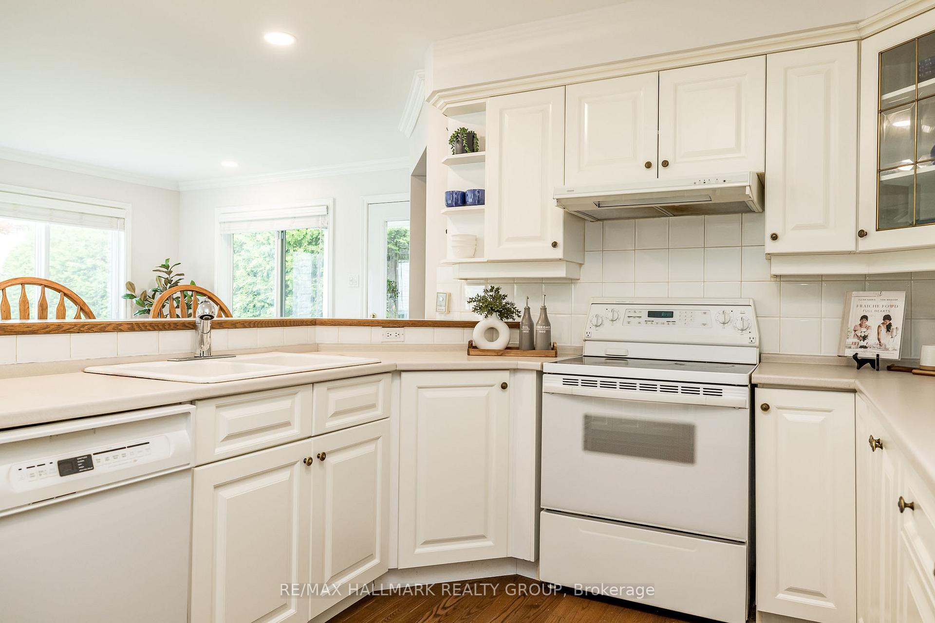 Photo 21 of 12 Ancona Crescent, Ottawa, Briargreen — HOMEH