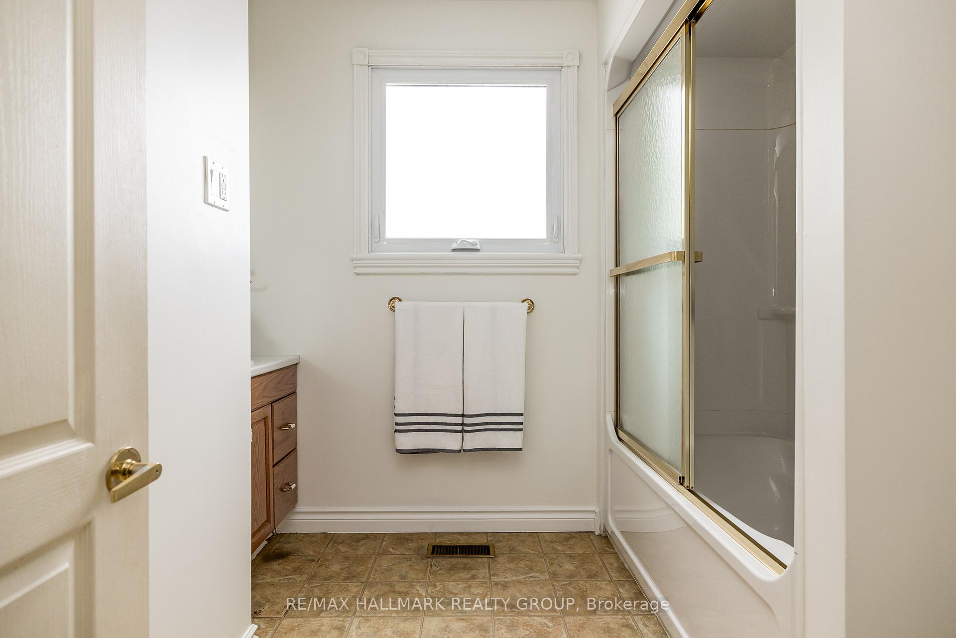 Photo 35 of 12 Ancona Crescent, Ottawa, Briargreen — HOMEH
