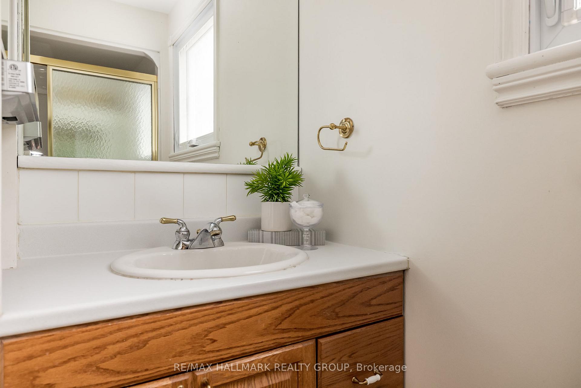 Photo 36 of 12 Ancona Crescent, Ottawa, Briargreen — HOMEH