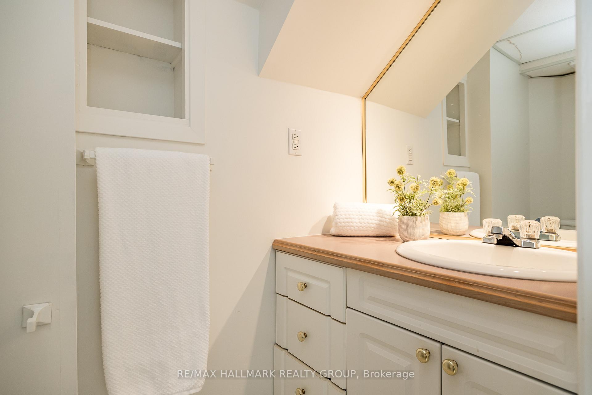 Photo 45 of 12 Ancona Crescent, Ottawa, Briargreen — HOMEH