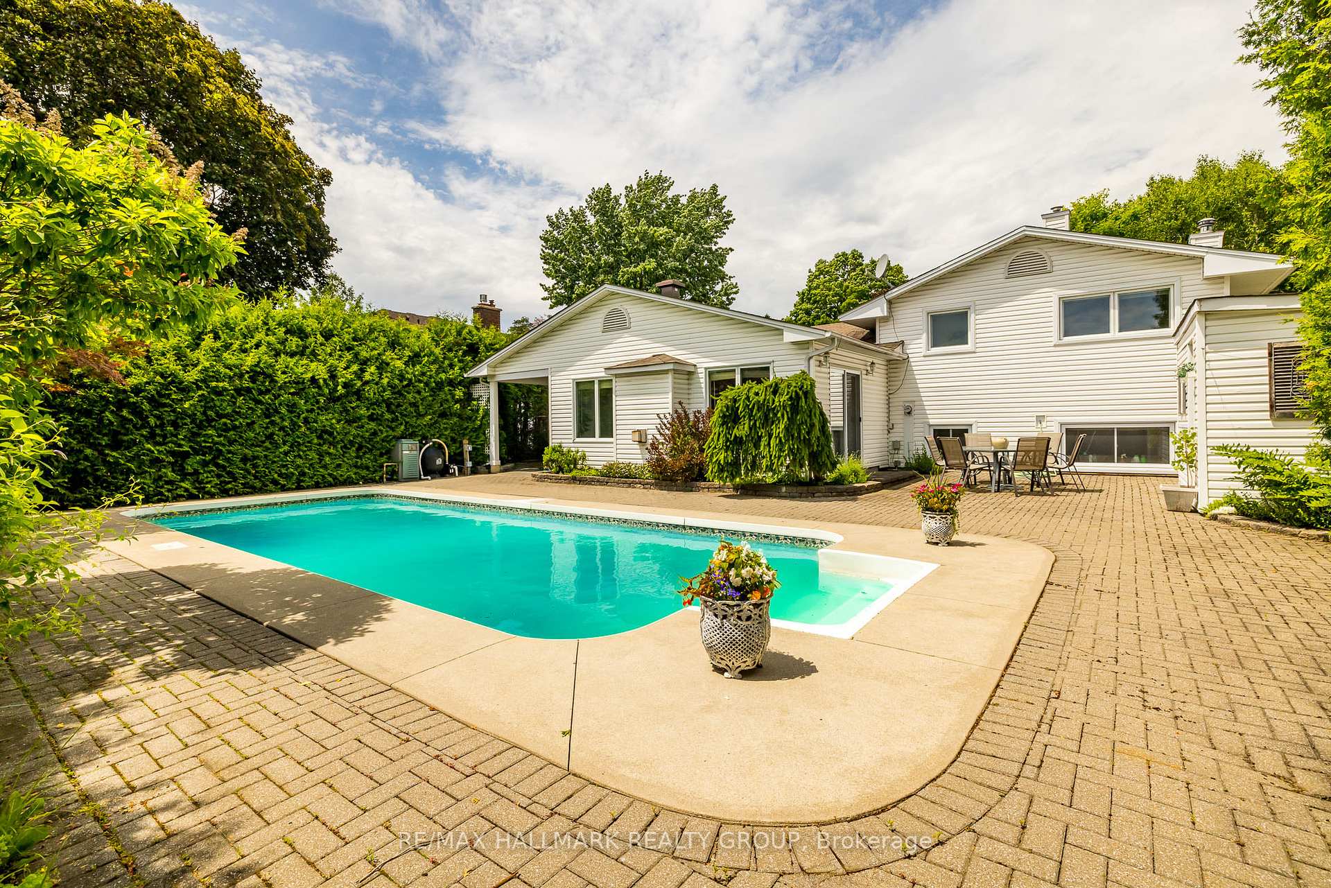 Photo 46 of 12 Ancona Crescent, Ottawa, Briargreen — HOMEH