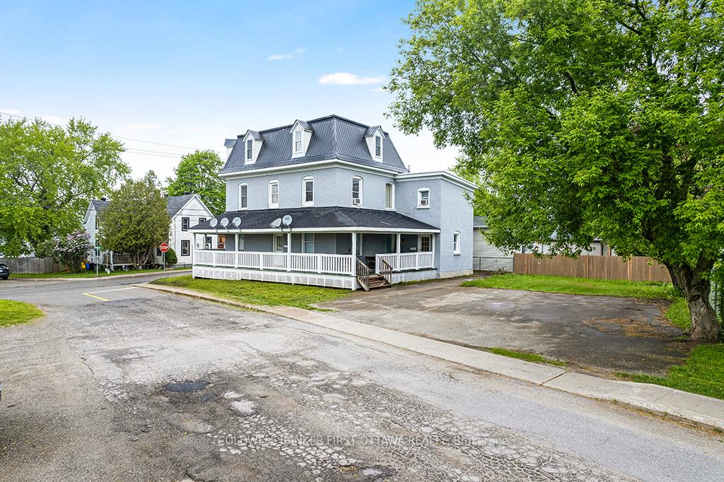 Photo 1 of 151 Chambers Street, Smiths Falls — HOMEH