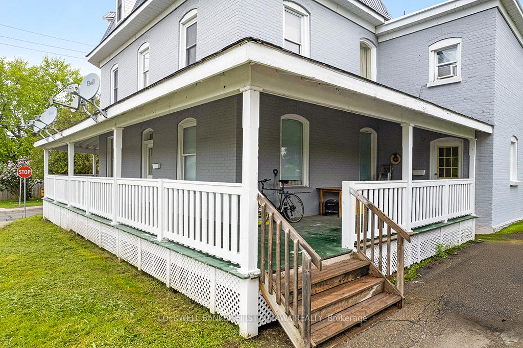 Photo 9 of 151 Chambers Street, Smiths Falls — HOMEH