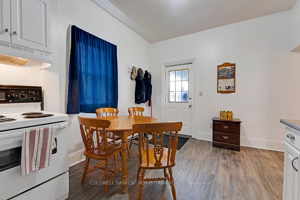 Photo 10 of 151 Chambers Street, Smiths Falls — HOMEH