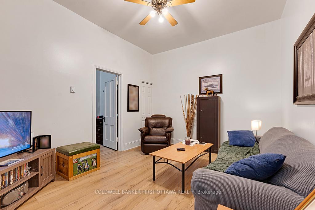 Photo 13 of 151 Chambers Street, Smiths Falls — HOMEH