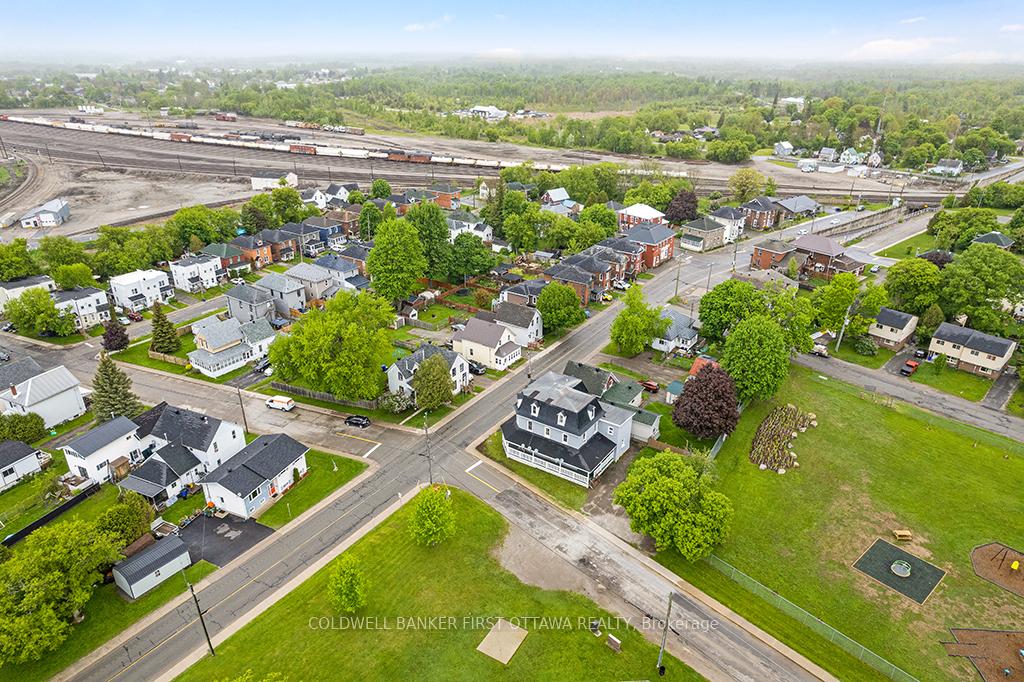 Photo 29 of 151 Chambers Street, Smiths Falls — HOMEH