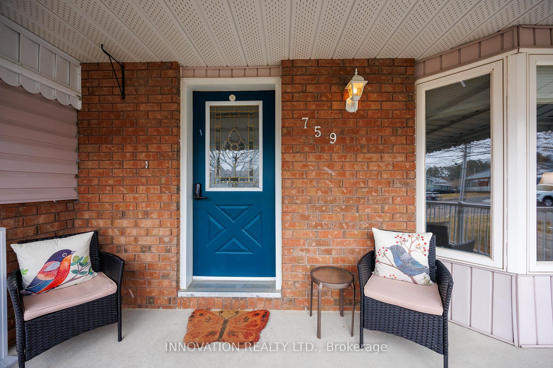 Photo 4 of 759 Eighth Street, Renfrew — HOMEH